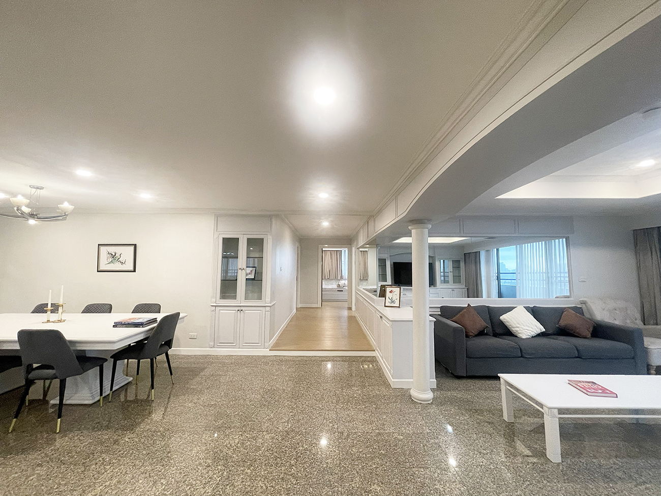 83511 ขายคอนโด ยูนิตพิเศษที่ Oriental Towers เอกมัย