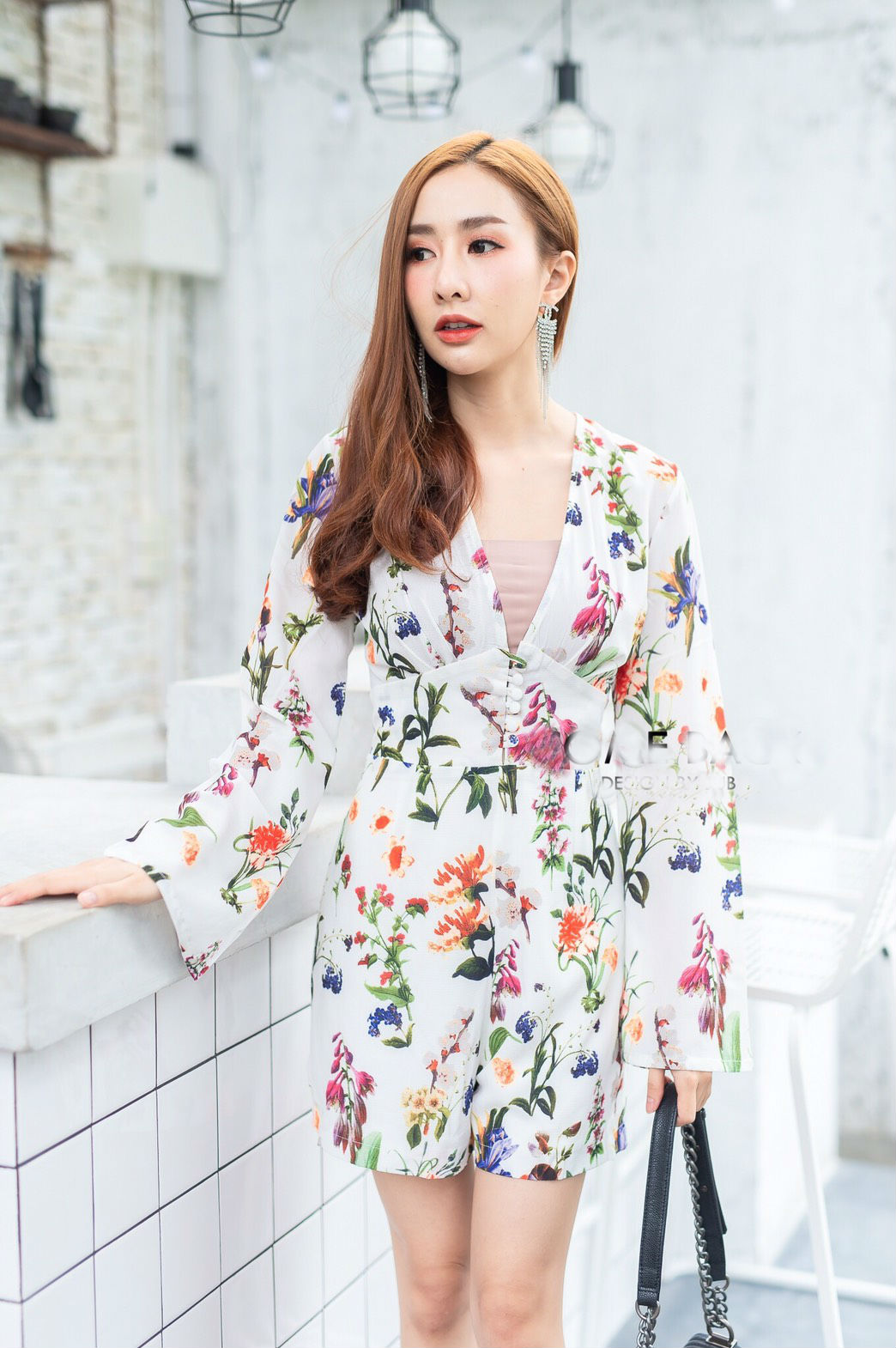 JS0035 เสื้อผ้าแฟชั่น เสื้อผ้าเกาหลี เสื้อผ้าแฟชั่นเกาหลี ชุดจั๊มสูท จั๊มสูทขาสั้น จั๊มสูทกางเกง จั๊มสูทลายดอก ชุดออกงาน ชุดทำงาน (สีขาว)