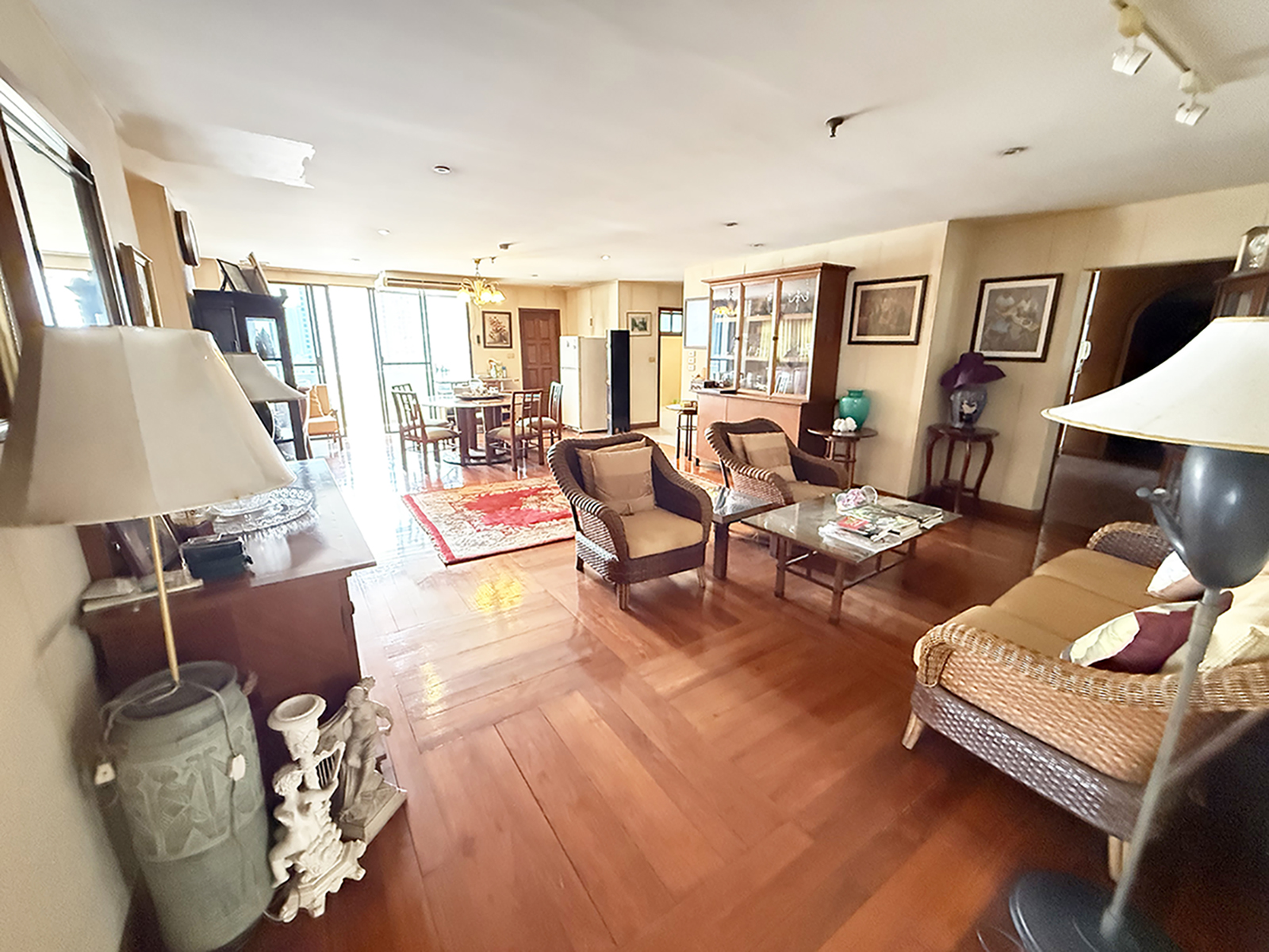 ขายคอนโด 2 ห้องเชื่อมกัน โมเดอร์นทาวน์ คลองตัน พระโขนง กรุงเทพฯ