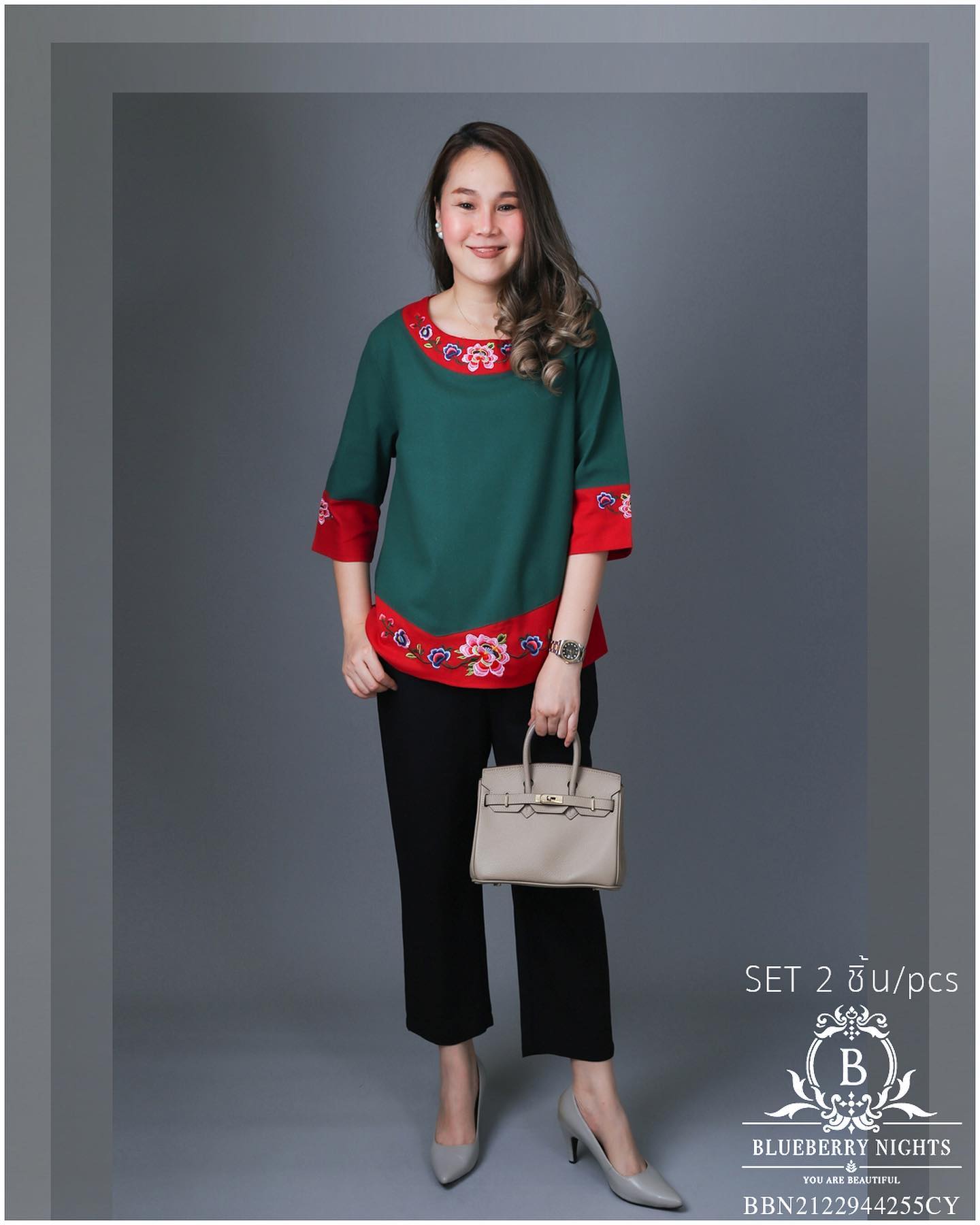 BLUEBERRY NIGHTS 14130 ชุดเซ็ตผ้าฝ้ายธรรมชาติ เสื้อผ้าฝ้ายธรรมชาติเนื้อดีเกรดพรีเมี่ยม เนื้อผ้านุ่มใส่สบายมากๆๆ ดีเทลผ้าสีพื้นตัดสลับสี ปักลวดลายดอกไม้หน้าและหลัง แพทเทิร์นกางเกงสีพื้นขายาว เอวยางยืดอิลาสติกอย่างดี มีกระเป๋าข้างซ้าย-ขวา ใส่สบายมากๆ ใส่เที