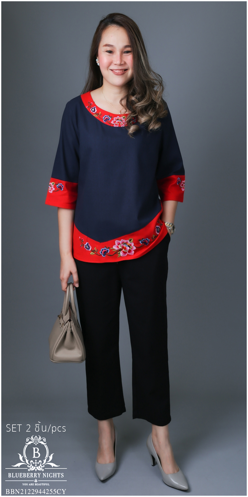 BLUEBERRY NIGHTS 14130 ชุดเซ็ตผ้าฝ้ายธรรมชาติ เสื้อผ้าฝ้ายธรรมชาติเนื้อดีเกรดพรีเมี่ยม เนื้อผ้านุ่มใส่สบายมากๆๆ ดีเทลผ้าสีพื้นตัดสลับสี ปักลวดลายดอกไม้หน้าและหลัง แพทเทิร์นกางเกงสีพื้นขายาว เอวยางยืดอิลาสติกอย่างดี มีกระเป๋าข้างซ้าย-ขวา ใส่สบายมากๆ ใส่เที