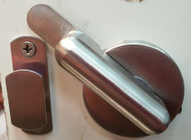 กลอนสับห้องน้ำ SOLEX รุ่นOC7N ใส่แทนลูกบิดไม่ได้