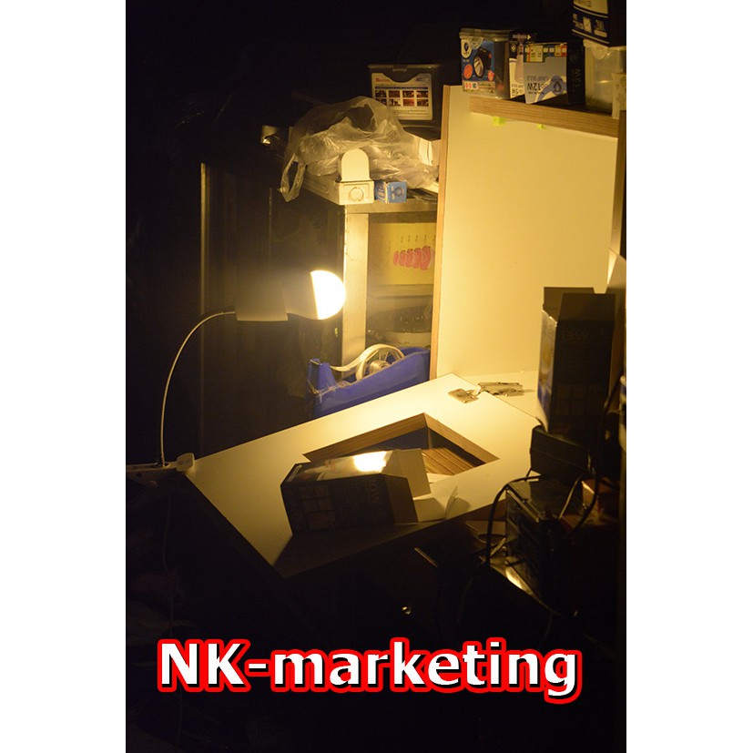 หลอดไฟไล่ยุง LED 10w IWACHI มอก. ใช้กับไฟบ้าน แสงไฟสีเหลืองเข้ม กินไฟน้อย สำหรับไล่ยุงและแมลง ไม่ให้บินบริเวณแสงไฟ