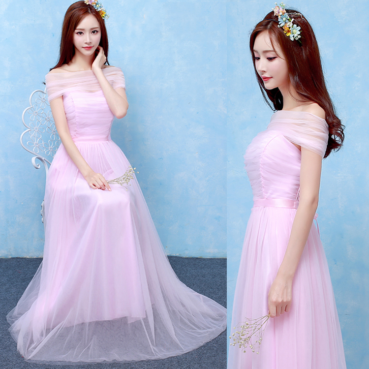 ชุดราตรียาวสีชมพูเย็บติดด้วยคลุมไหล่สวยงาม