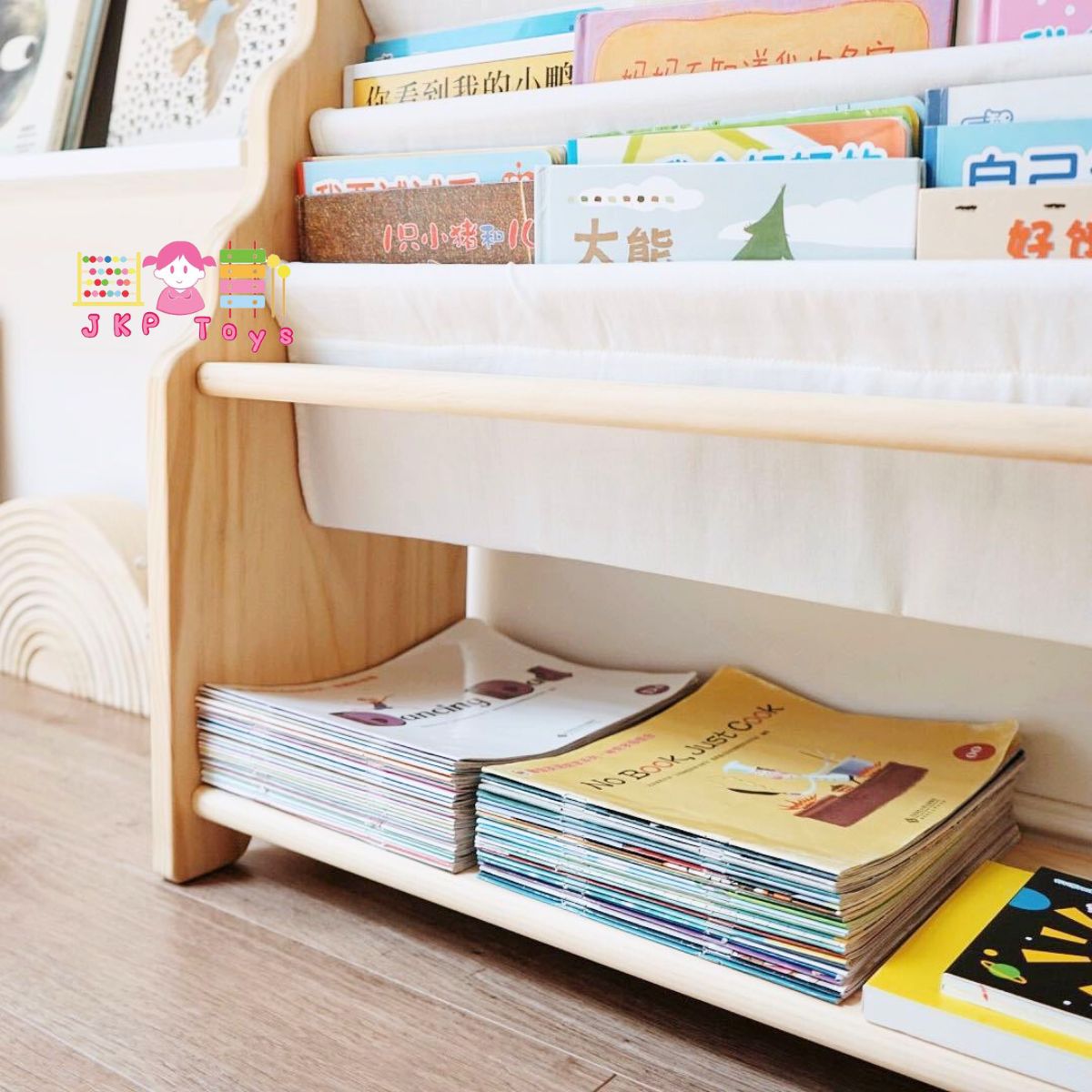 Todds & Kids Toys by JKP Toys ชั้นวางหนังสือนิทานแบบตั้งพื้น ชั้นเก็บหนังสือนิทานไม้สนแบบตั้งพื้น Kienvy ชั้นหนังสือ