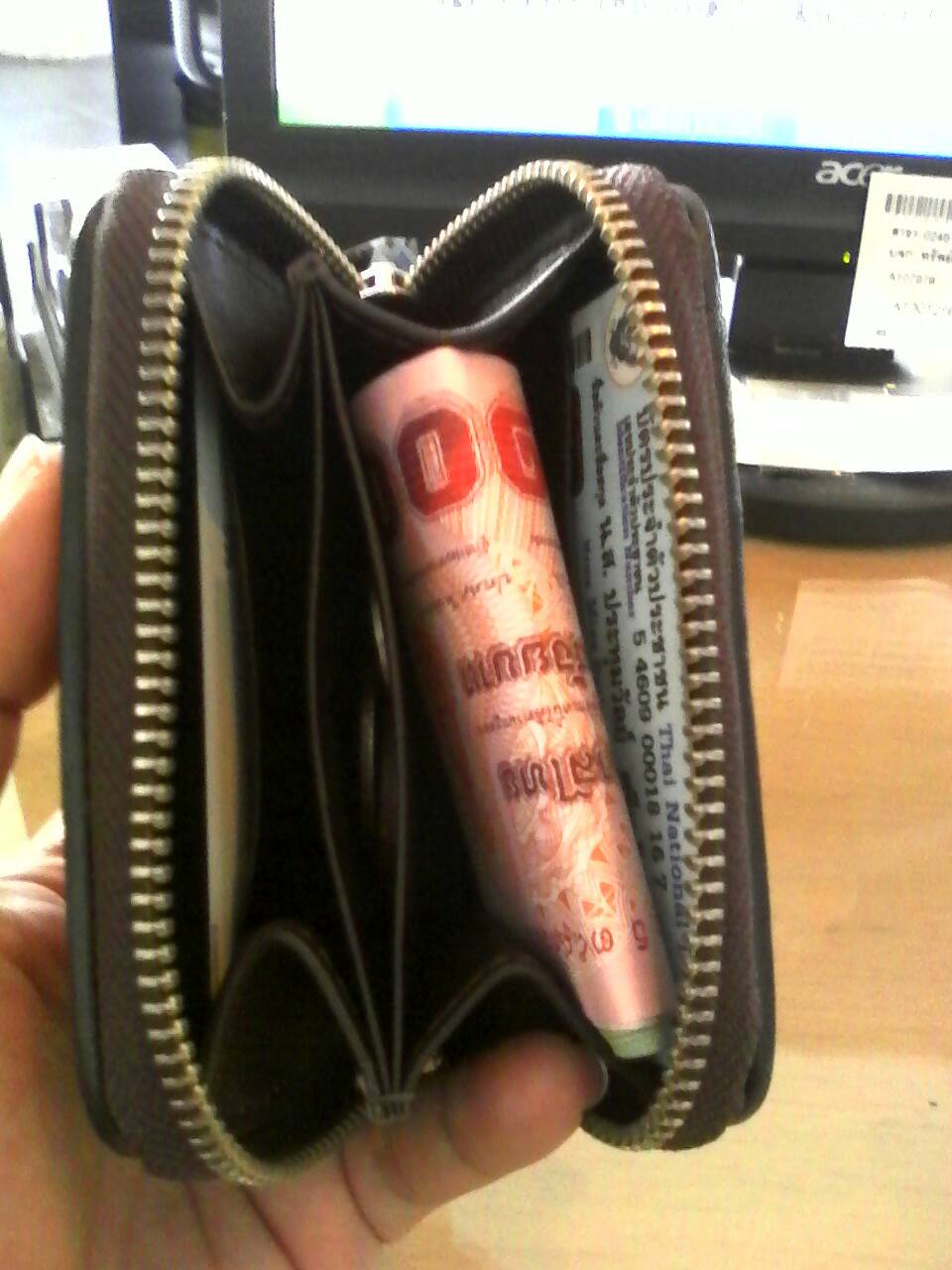 ทำจากหนังจระเข้ สีน้ำตาล