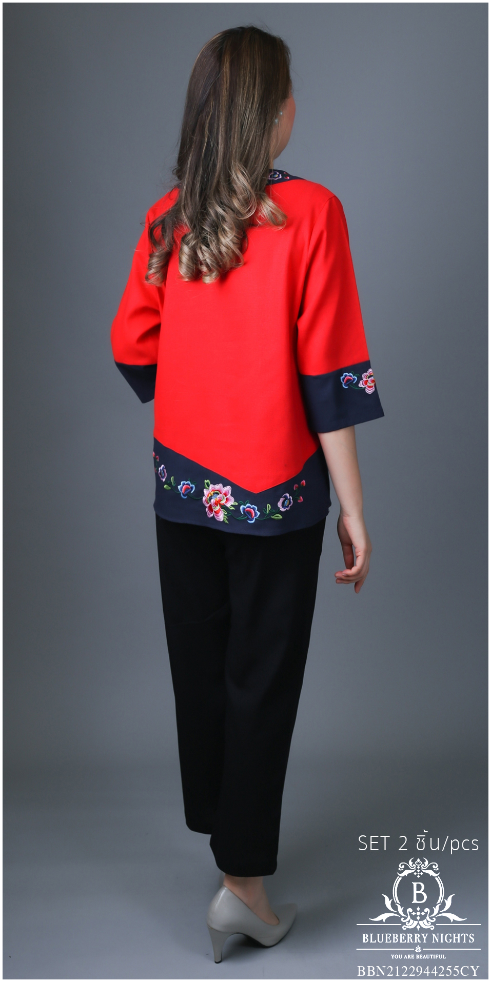BLUEBERRY NIGHTS 14130 ชุดเซ็ตผ้าฝ้ายธรรมชาติ เสื้อผ้าฝ้ายธรรมชาติเนื้อดีเกรดพรีเมี่ยม เนื้อผ้านุ่มใส่สบายมากๆๆ ดีเทลผ้าสีพื้นตัดสลับสี ปักลวดลายดอกไม้หน้าและหลัง แพทเทิร์นกางเกงสีพื้นขายาว เอวยางยืดอิลาสติกอย่างดี มีกระเป๋าข้างซ้าย-ขวา ใส่สบายมากๆ ใส่เที