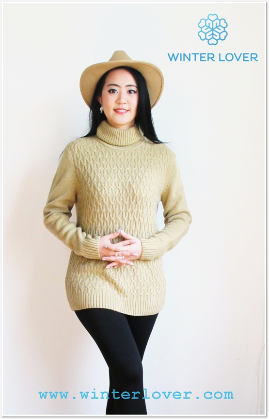 เสื้อกันหนาวสีน้ำตาลเบจสำหรับใส่ไปเที่ยวฤดูหนาว