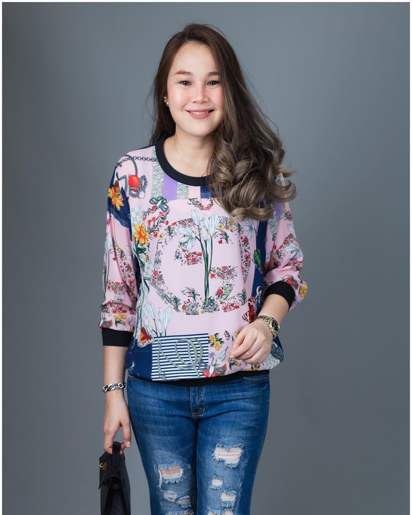 Sale+++#Blueberry Nights B3690 เสื้อทีเชิ้ตแขนยาว ผ้าโพลีเอสเตอร์ผสมเนื้อนุ่มเกรดพรีเมี่ยม ตัดเย็บสวยเนี้ยบสไตล์แบรนด์เนมสุดหรู ดีเทลพิมพ์ลายแบรนด์เนมสีคมชัดสวยเป๊ะ เหมาะสำหรับสาวๆๆรอบอก(36-46) ใส่สวยได้ทุกๆโอกาส หรูหราไฮคลาส ใส่สบายมากค่ะ 3 แบรนด์สไตล์ N