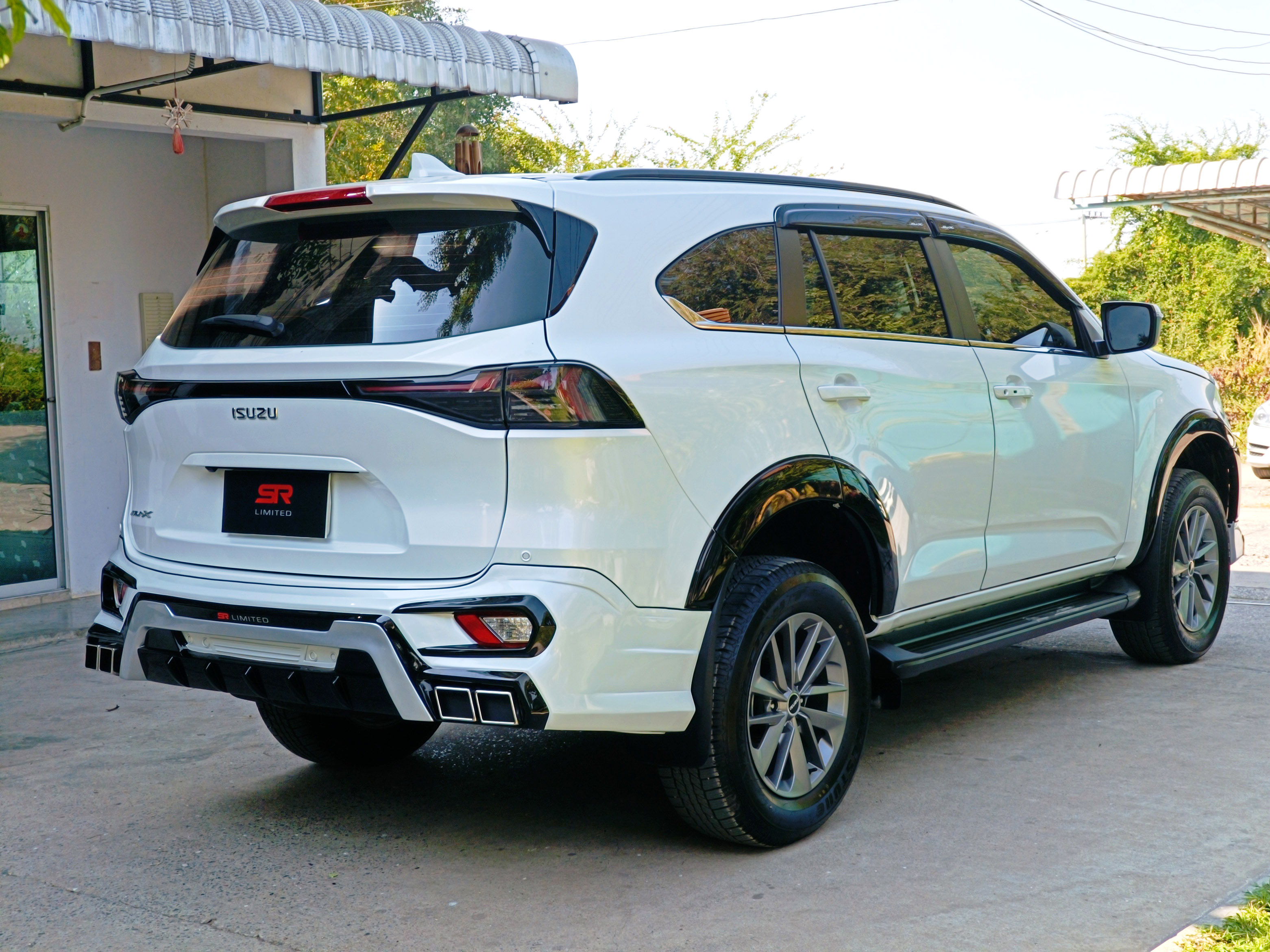 ชุดแต่งรถ All New Isuzu Mu-X 2024-2025 "SR-Limited"