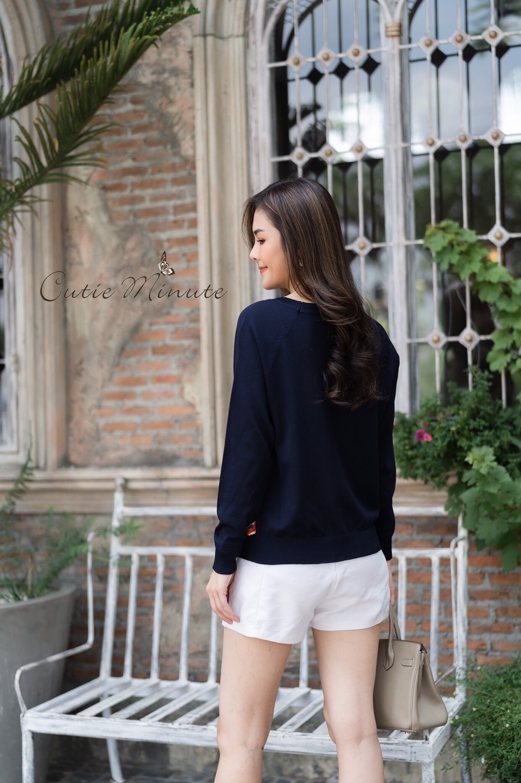 SaLe++#Cutie Minute B3255**เสื้อไหมพรมเนื้อบางเกรดพรีเมียม เนื้อแน่นสวยมากค่ะ ไหมพร้อมด้านหลังยืดได้เยอะค่ะ ด้านหน้าใช้ผ้าซาตินSilk พิมพ์ลาย สวยสุดๆเลยค่ะ เสื้อทรงเรียบง่าย วัยไหนใสก็สวยค่ะ ใส่คู่กับตัวไหนๆก็สวยนะคะ อก ฟรีไซส์ 44" (ก่อนยืด) เอว ฟรีไซ