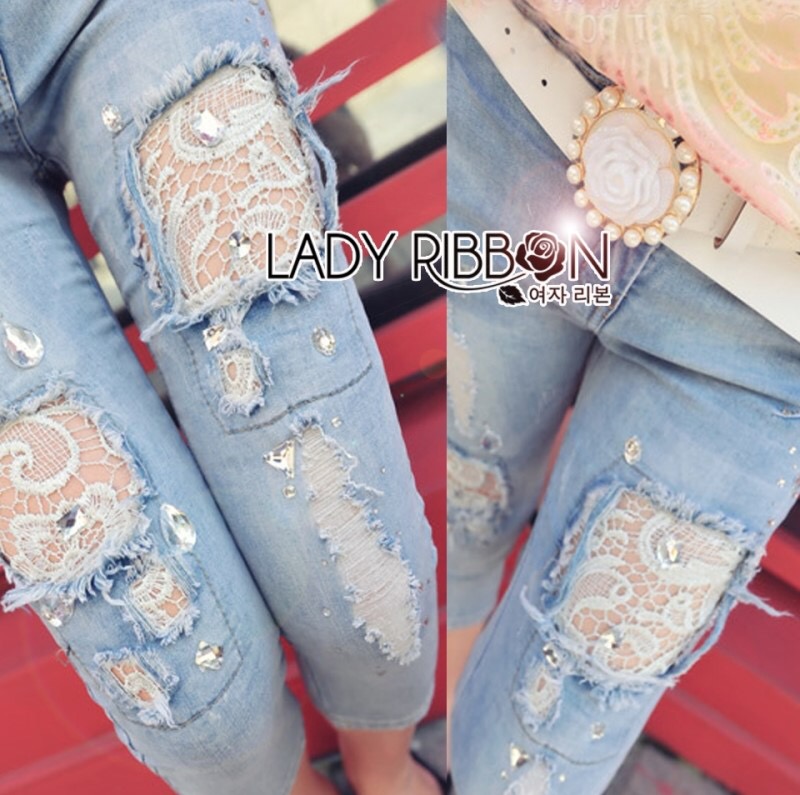 Sale++Lady Ribbon**PA0323**(M) Lady Sophie Embellished Lace Ripped Skinny Jeans กางเกงยีนส์ขายางทรงสกินนี่แบบขาดๆประดับผ้าลูกไม้และตกแต่งคริสตัล ตัวนี้ใส่แล้วเก๋ไม่เหมือนใครเลยจริงๆค่ะ ไม่ได้เป็นแค่กางเกงยีนส์ธรรมดาๆ แต่เพิ่มรายละเอียดที่น่าสนใจด้วยการฉีก