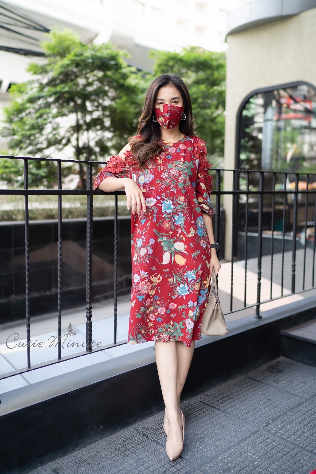 SaLe++#Cutie Minute 14109 เดรสผ้ายืดSpendexเกาหลีเกรดพรีเมียม ผ้าเนื้อเนียนละเอียด ผ้าดีมาก ผ้ายืดได้เยอะมากค่ะ ดีเทลแขนเว้าหัวไหล่ประดับลูกไม้ 3 มิติรอบๆ เดรสเรียบหรูใส่แล้วดูแพงมากค่ะ มีกระเป๋าซ่อน บอกเลยค่ะตัวนี้งานดีสวยมากค่ะ ** Mask ทรงสวยปรับเข้ากับ