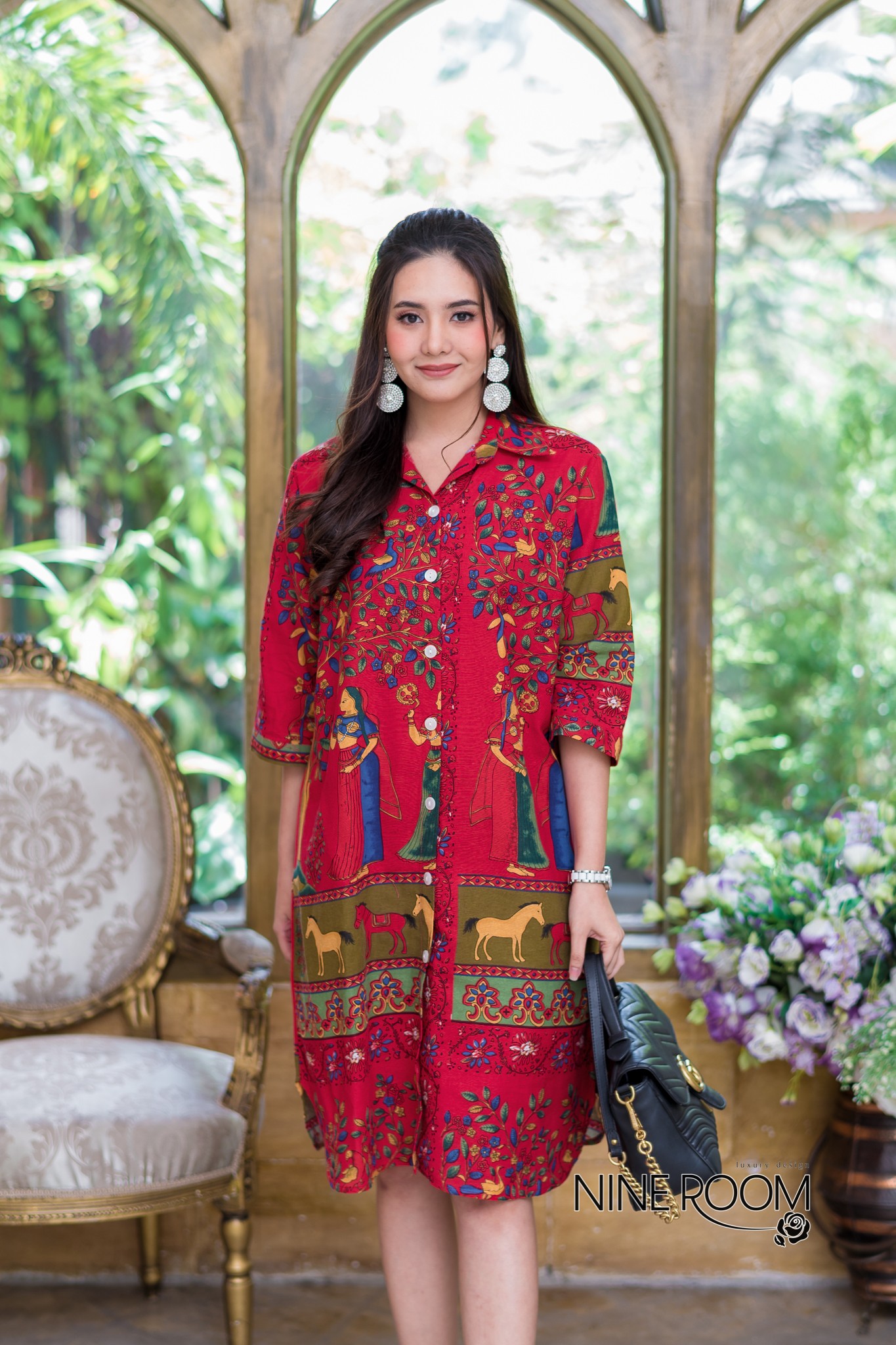 SaLe+++#Nine Room 14046 SHIRT DRESS -เชิ๊ตเดรสคอปก พร้อมสาบกระดุมยาวด้านหน้าใช้ผ้าฝ้ายผสมลินิน(cotton mix linen) ตัวผ้าไม่หนา-ไม่บาง ระบายอากาศดี ไม่ร้อน มีความโดดเด่นด้วยลายอิยิปต์-ฟาโรห์ลายสวยๆทั้งตัว เสริมคัทติ้งด้วยการผ่าชายข้างเพื่อความสวยงาม และมีกร