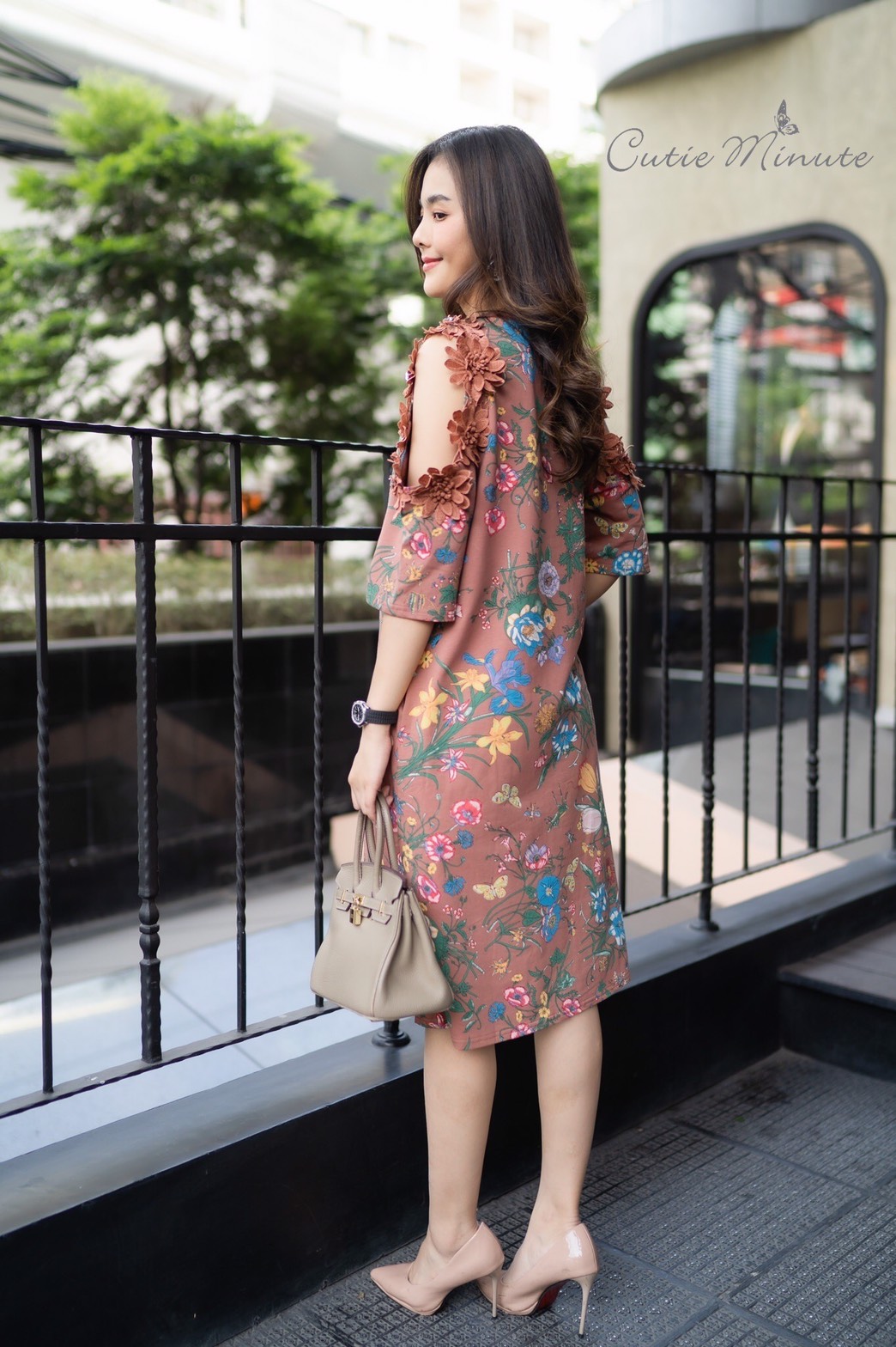 SaLe++#Cutie Minute 14109 เดรสผ้ายืดSpendexเกาหลีเกรดพรีเมียม ผ้าเนื้อเนียนละเอียด ผ้าดีมาก ผ้ายืดได้เยอะมากค่ะ ดีเทลแขนเว้าหัวไหล่ประดับลูกไม้ 3 มิติรอบๆ เดรสเรียบหรูใส่แล้วดูแพงมากค่ะ มีกระเป๋าซ่อน บอกเลยค่ะตัวนี้งานดีสวยมากค่ะ ** Mask ทรงสวยปรับเข้ากับ