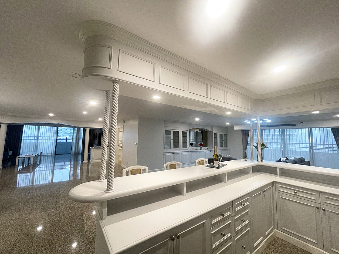 83511 ขายคอนโด ยูนิตพิเศษที่ Oriental Towers เอกมัย