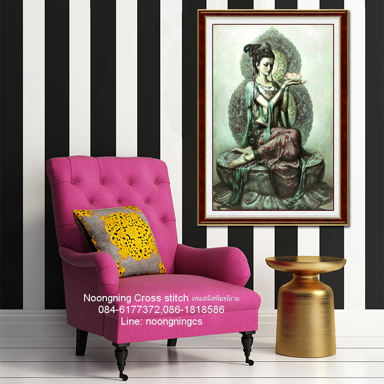 ผู้หญิงถือดอกบัว ชุดปักครอสติช พิมพ์ลาย ครอสติสจีน งานฝีมือ DIY