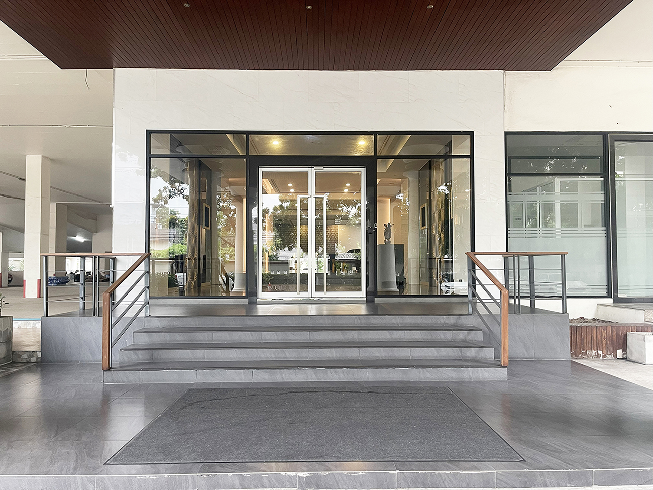 83511 ขายคอนโด ยูนิตพิเศษที่ Oriental Towers เอกมัย