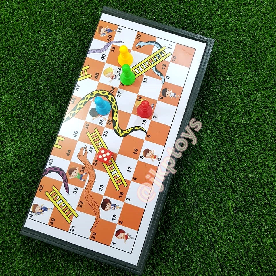 เกมบันไดงู (แม่เหล็ก) (Snake Ladders) เป็นเเม่เหล็ก กระดานพับเก็บ พกพาได้ ขนาด 30x30 ซม