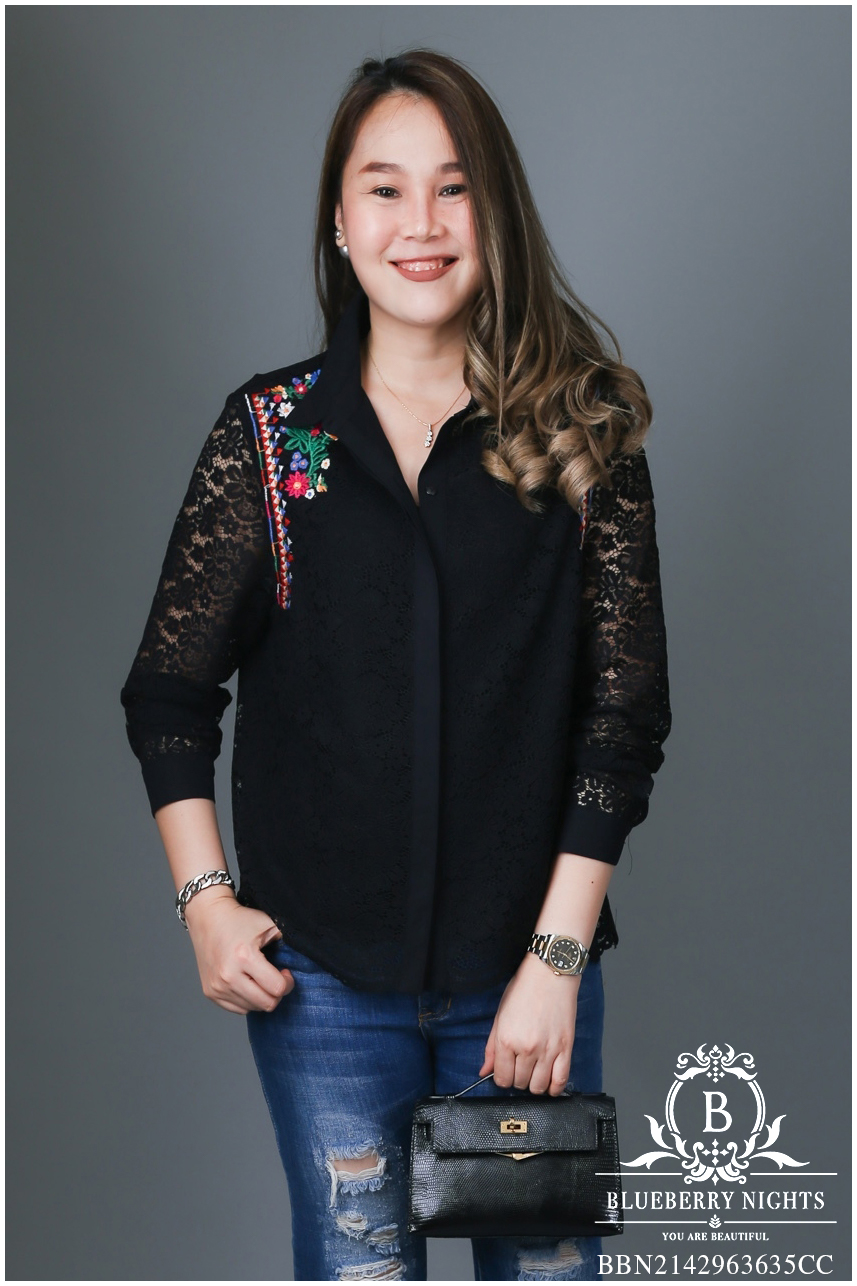 SaLe++#Blueberry Nights B3668 NEW เสื้อเชิ้ตลูกไม้อิตาลีปักลายดอกไม้ ผ้าลูกไม้อิตาลีเกรดพรีเมี่ยมเนื้อนุ่มเบาใส่สบายมากค่ะ แพทเทิร์นเสื้อเชิ้ตกระดุมหน้ายาวตลอด ดีเทลด้านหน้าปักดิ้นลายดอกไม้สวยหรูค่ะ มีซับในทั้งตัว ♡เหมาะสำหรับสาวๆรอบอก(36-44)ɦ