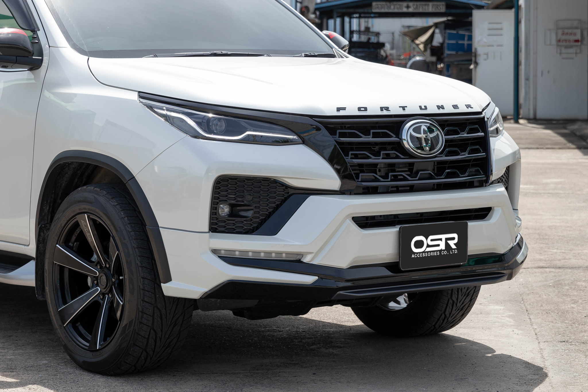 ชุดแต่งรถ-สเกิร์ต-อุปกรณ์แต่งรถ Toyota Fortuner 2020 รุ่นมาตรฐาน (Facelift) ทรง Fair FD-4
