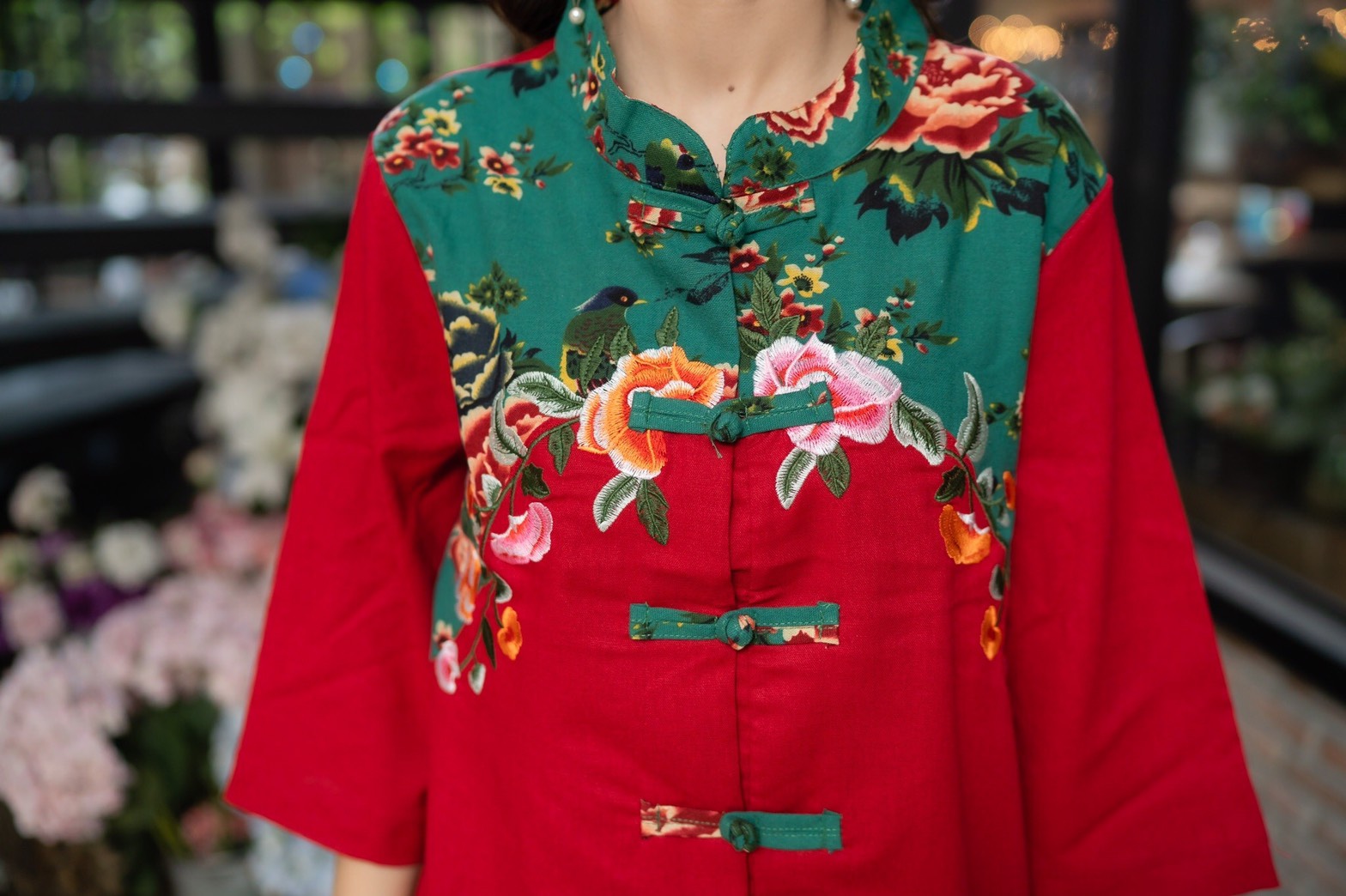 SaLe++#Cutie Minute 14110 ชุดเซ็ทผ้าลินินเกรดพรีเมี่ยม เนื้อผ้านิ่มกำลังดี ดีเทลตกแต่งด้วยงานปักผสมผ้าลายดอกไม้ กางเกงมีกระเป๋าซ่อน ชุดเเต่งด้วยกระดุมจีน กุ้นขอบที่ชายเสื้อ ชุดนี้สวยมากค่ะ ใส่ชุดเดียวสวยสมบูรณ์แบบเลยนะคะ หรือจะแยกชิ้นใส่แมทช์กับชุดอื่นก็ส