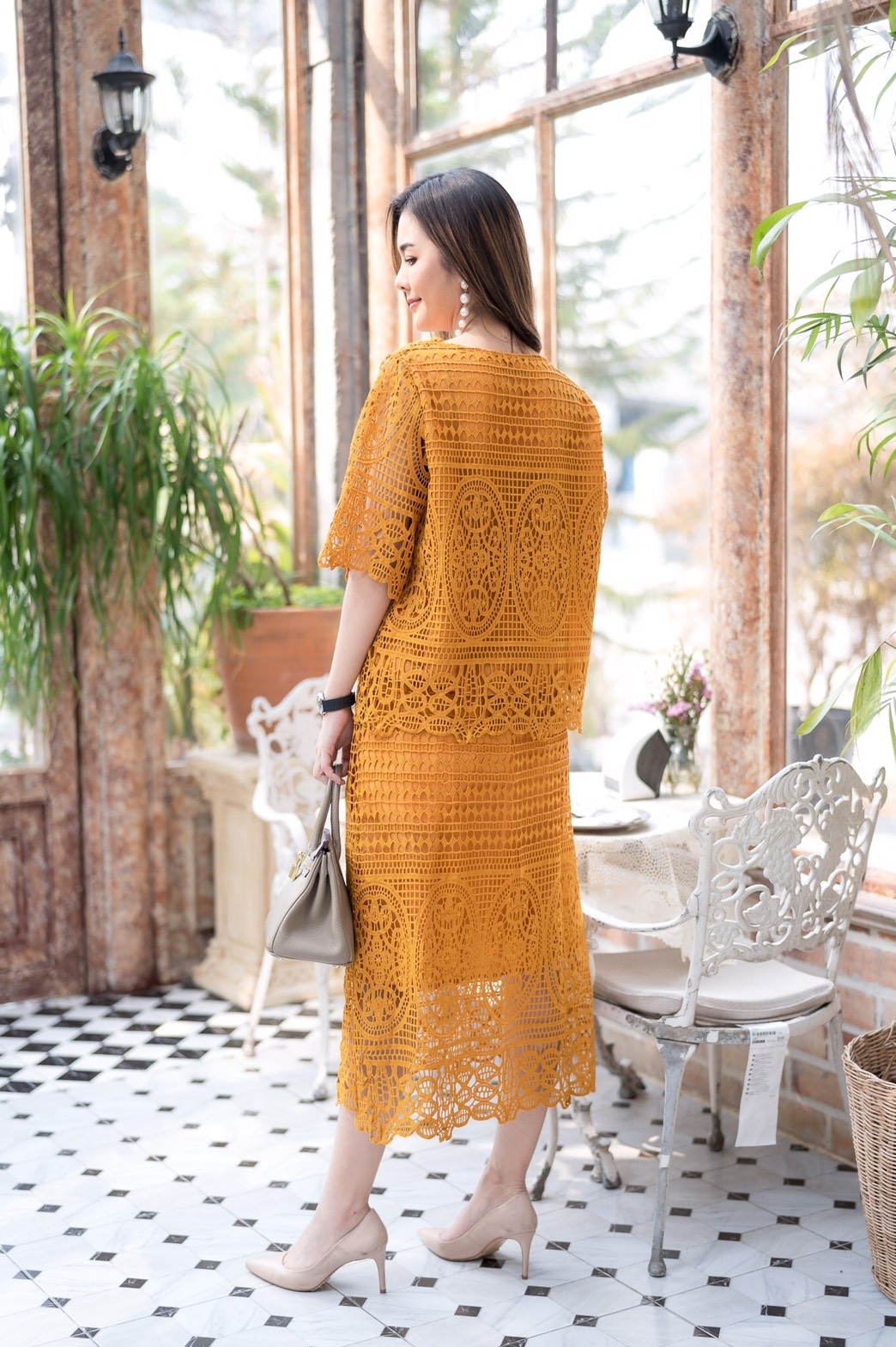 SaLe++13938**อก44**ชุดเซ็ทกระโปรงลูกไม้เนื้อหนาเกรดพรีเมี่ยม ลูกไม้ลายโมเดิร์น เลือกใช้ลายเชิง มีซับในทั้งตัว เสื้อมีซิปซ่อนด้านหลังชุดสวยมากค่ะ จะใส่ไปงานแต่ง งานบุญก็สวยมากค่ะ มี 6 สี ฟ้าตุ่น มัสตาร์ด ม่วง เขียว ชมพูกะปิ กรม -เสื้อ- อก ฟรีไซส์ 44"