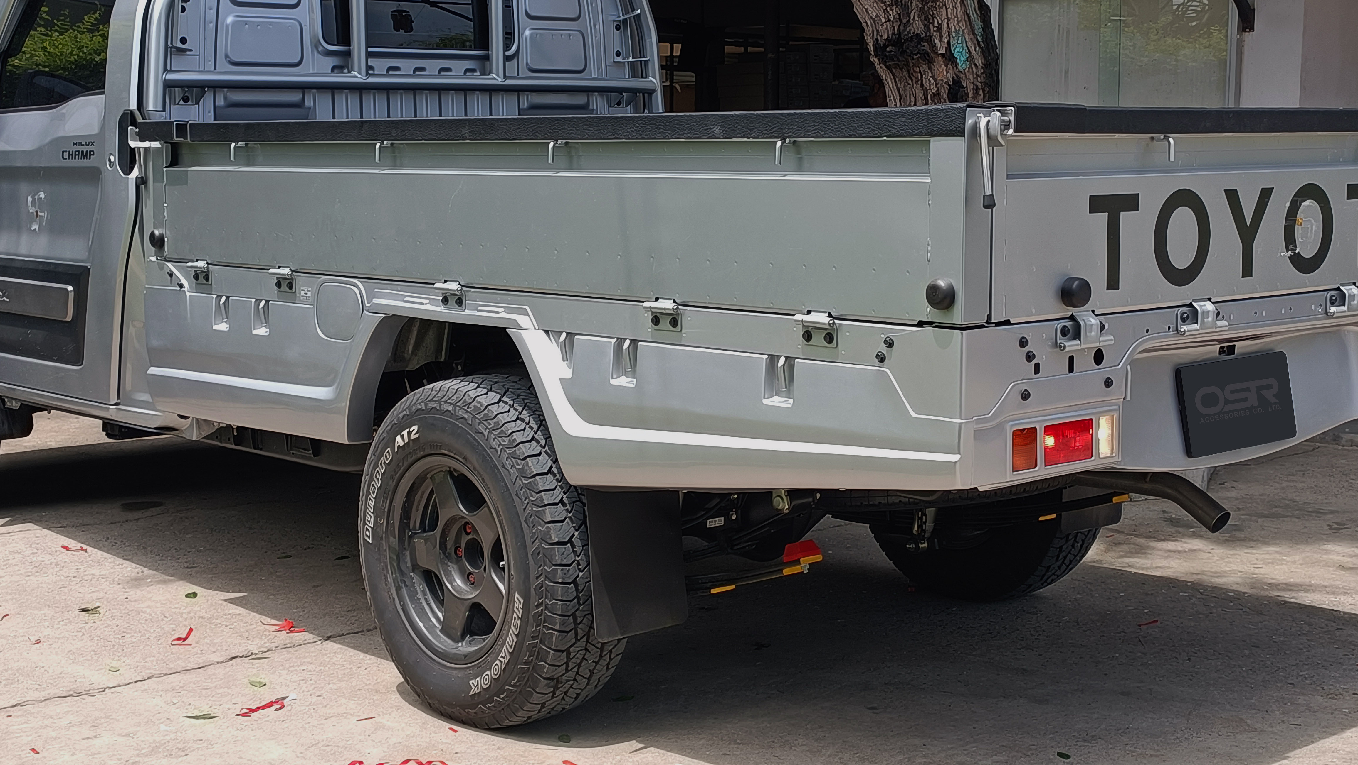 ชุดแต่งรถ-สเกิร์ต-อุปกรณ์แต่งรถ Toyota Hilux Champ 2023
