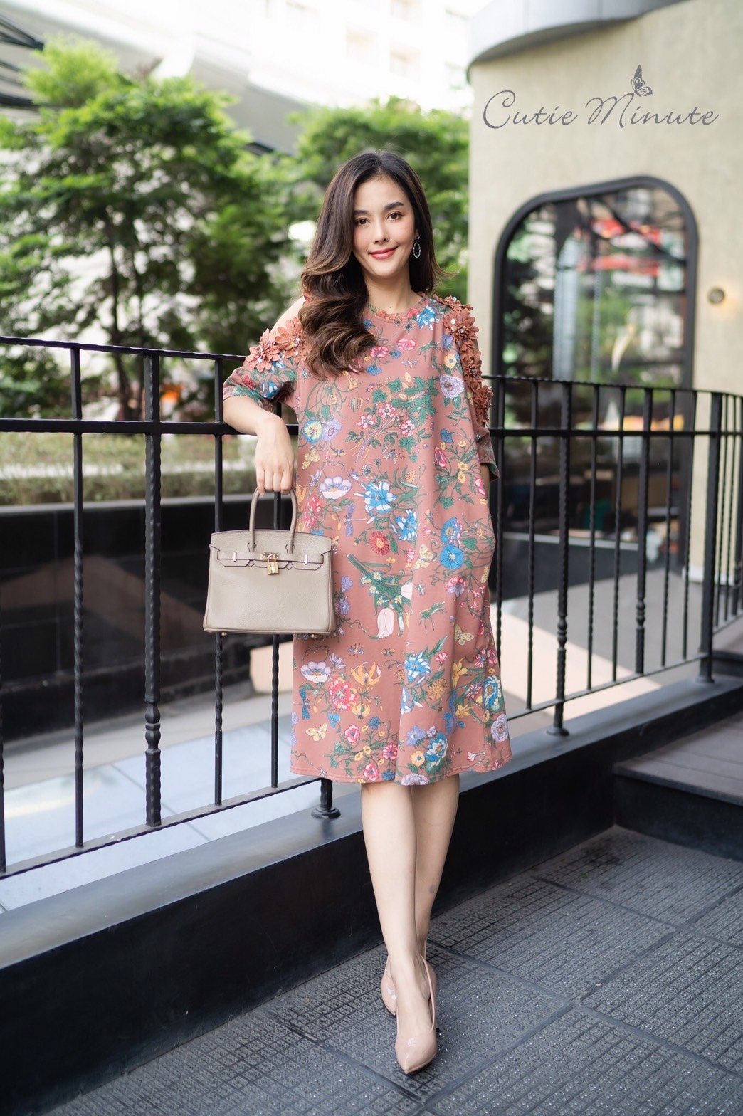 SaLe++#Cutie Minute 14109 เดรสผ้ายืดSpendexเกาหลีเกรดพรีเมียม ผ้าเนื้อเนียนละเอียด ผ้าดีมาก ผ้ายืดได้เยอะมากค่ะ ดีเทลแขนเว้าหัวไหล่ประดับลูกไม้ 3 มิติรอบๆ เดรสเรียบหรูใส่แล้วดูแพงมากค่ะ มีกระเป๋าซ่อน บอกเลยค่ะตัวนี้งานดีสวยมากค่ะ ** Mask ทรงสวยปรับเข้ากับ