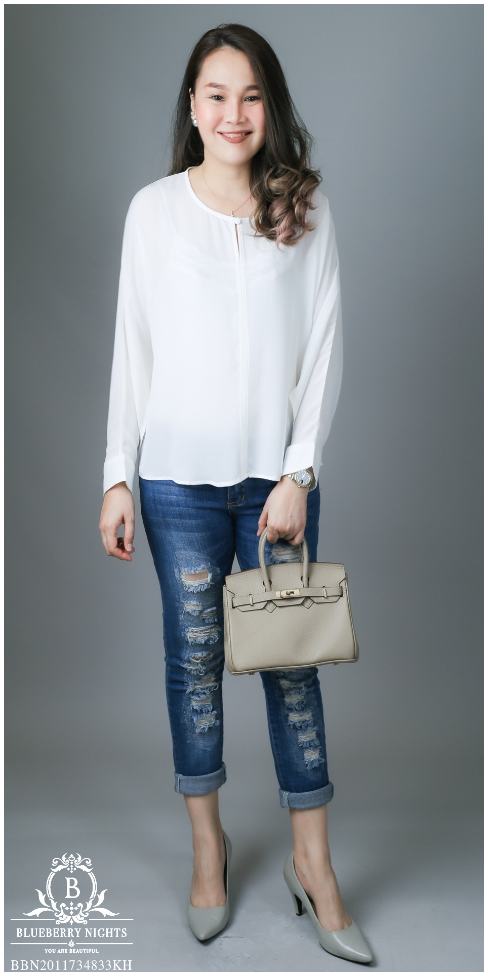 Sale++#Blueberry Nights B3610 เสื้อเชิ้ตชีฟองแขนยาว สีพื้นเรียบหรู ผ้าชีฟองเบรนด์เนื้อนุ่มสวยสุดหรู ผ้าเนื้อดีสัมผัสนุ่มใส่สบายมากๆค่ะ แพทเทิร์นเสื้อเชิ้ตแขนยาวติดกระดุมปลายแขน ช่วงล่างของแขนผ่าสวยเก๋ 4 สีคลาสสิค สีเขียว/ สีเทา/ สีเหลือง/ สีขาว ขนาด รอบอก