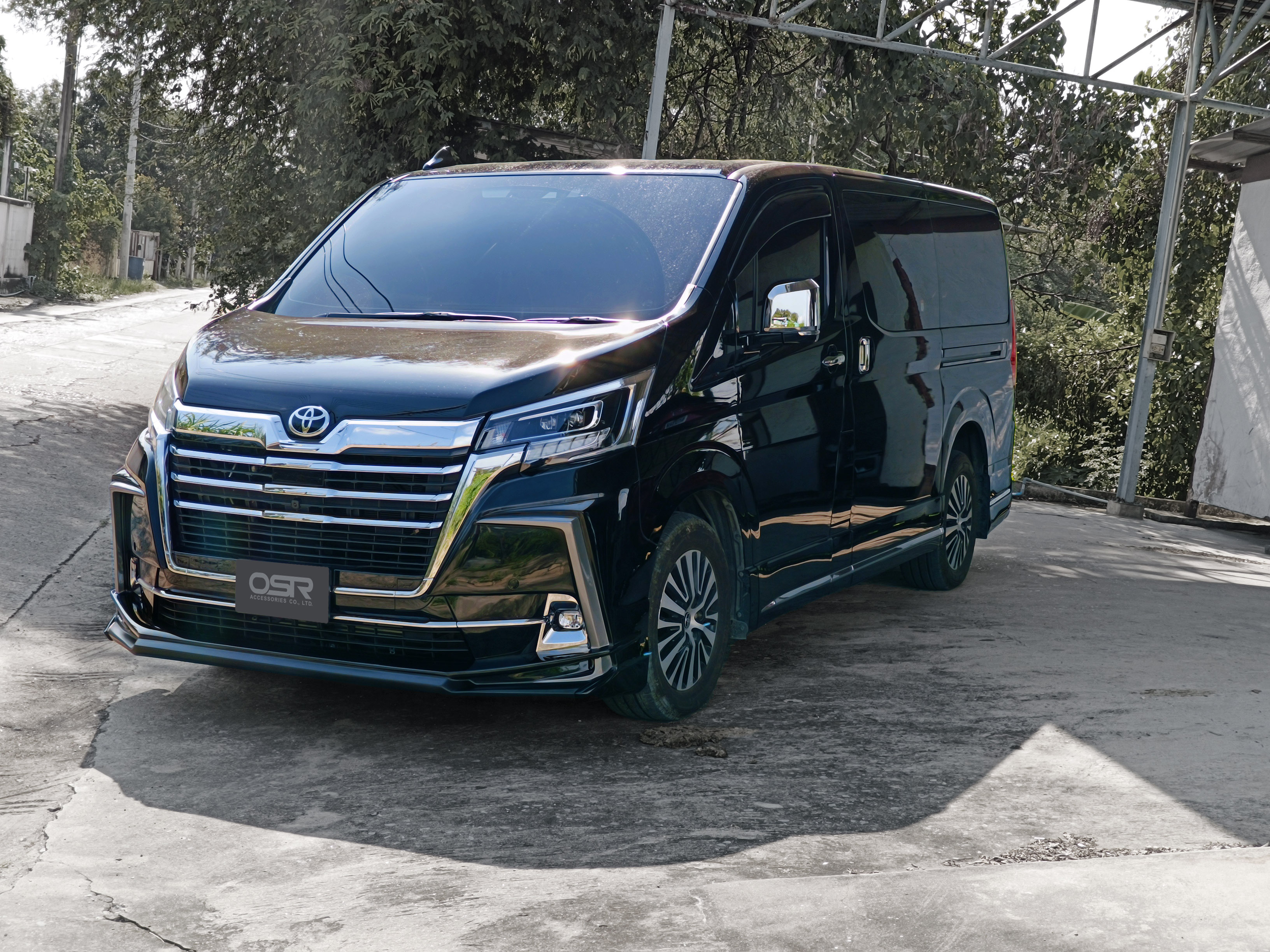 ชุดแต่งรถ สเกิร์ต-สปอยเลอร์ Toyota Majesty ทรง ATIVUS by OSR
