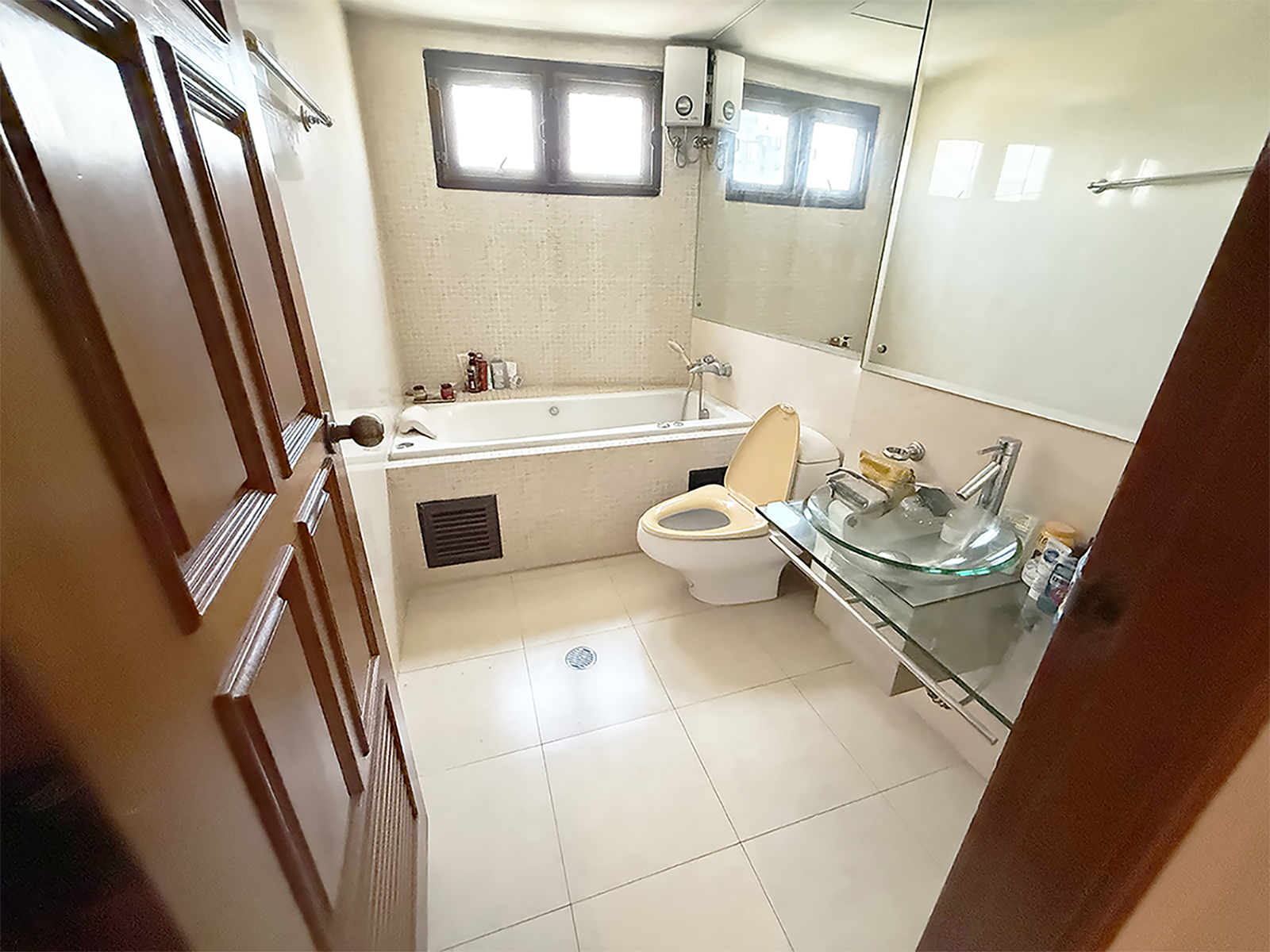 ขายคอนโด 2 ห้องเชื่อมกัน โมเดอร์นทาวน์ คลองตัน พระโขนง กรุงเทพฯ