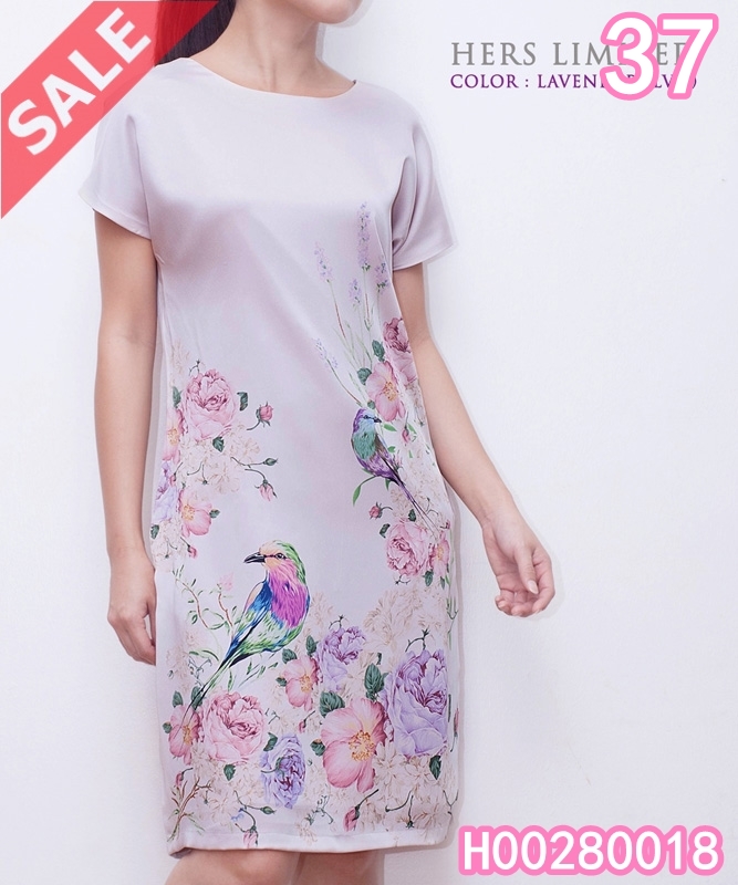 SaLe+++Hers Limiteds** H00280018**Humming Bird**เดรสผ้า Silk นุ่มลื่น มีน้ำหนัก ไหล่เลย คลุมหัวไหล่ มีซับใน ลายนกฮัมมิ่งเบิร์ด เก็บเกร็ดเอวหลัง มีซับใน มีกระเป๋า Color : 3 สี WHT - White – ขาว GOL - Gold – ทอง LVD - Lavender - ลาร์เวนเดอร์ Size : M, L, XL