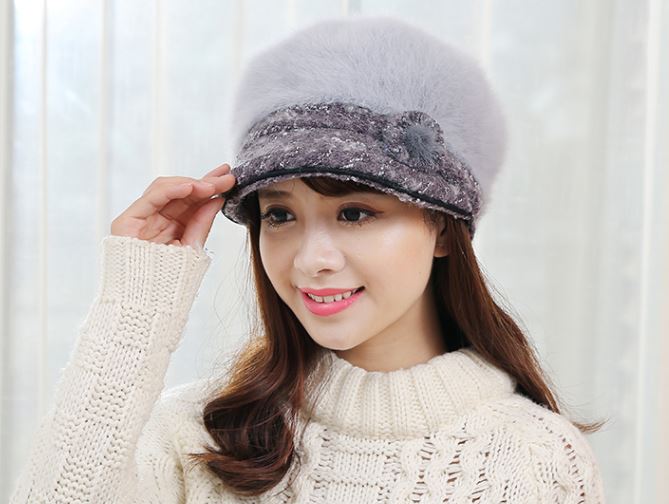 หมวกกันหนาวสีเทาไหมพรมขนกระต่ายสวยหรูน่ารัก พร้อมตัดขอบสีแดงเข้มสวยเก๋(พร้อมส่ง)(FreeSize)