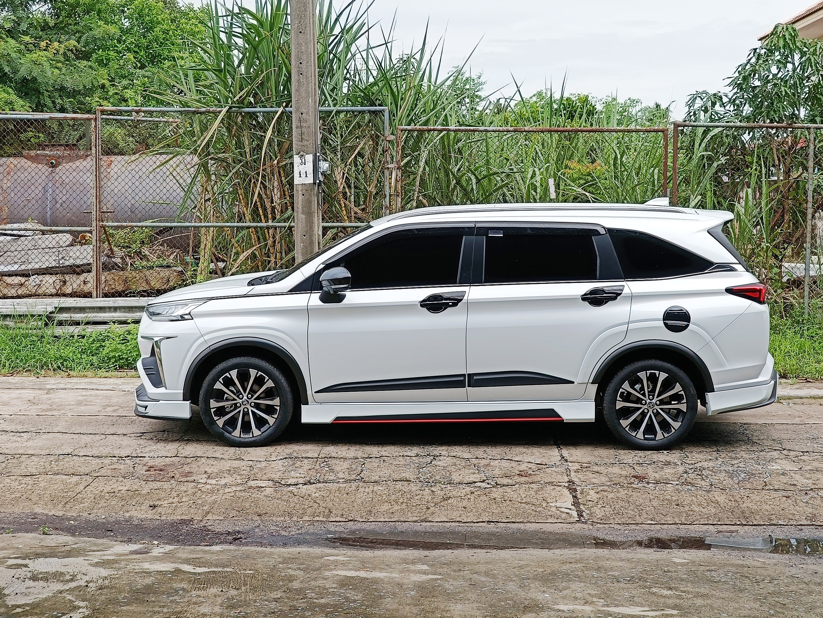 ชุดแต่งรถ-สเกิร์ต-สปอยเลอร์ Toyota Veloz 2022 ทรง SR-Limited