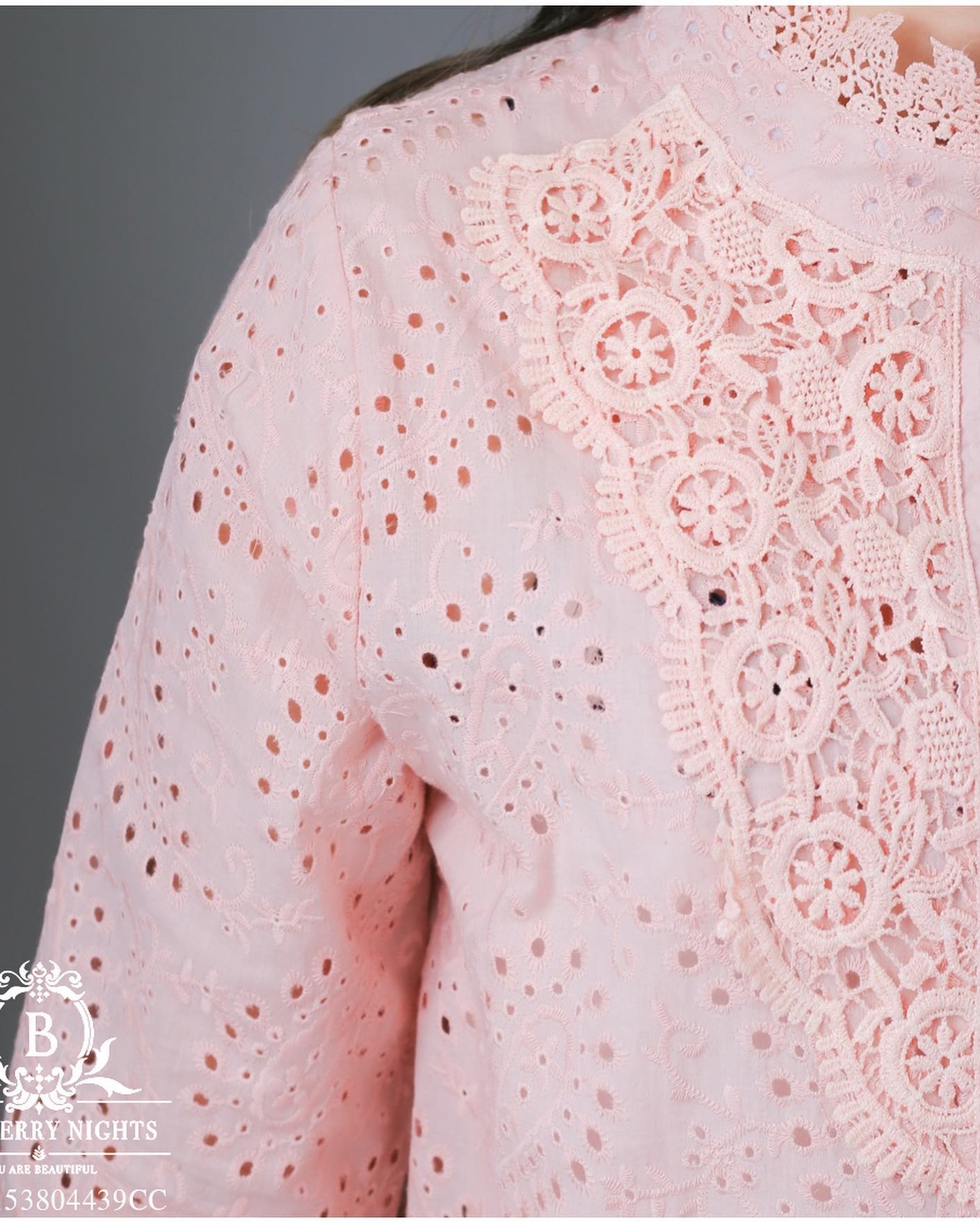 Sale+++#Blueberry Nights B3676 New เสื้อคอตต้อนทีเชิ้ตแบรนด์เนมเกาหลี ผ้าคอตต้อนเกรดพรีเมี่ยม เนื้อดีมากสัมผัสนุ่มเบาใส่สบายค่ะ แพทเทิร์นเสื้อทีเชิ้ต ดีเทลผ้าคอตต้อนฉลุปักลายสวยทั้งตัว กระดุมหน้ายาวตลอด ช่วงอกประดับลูกไม้สวยหรู ปลายแขนยางยืด เหมาะสำหรับสา