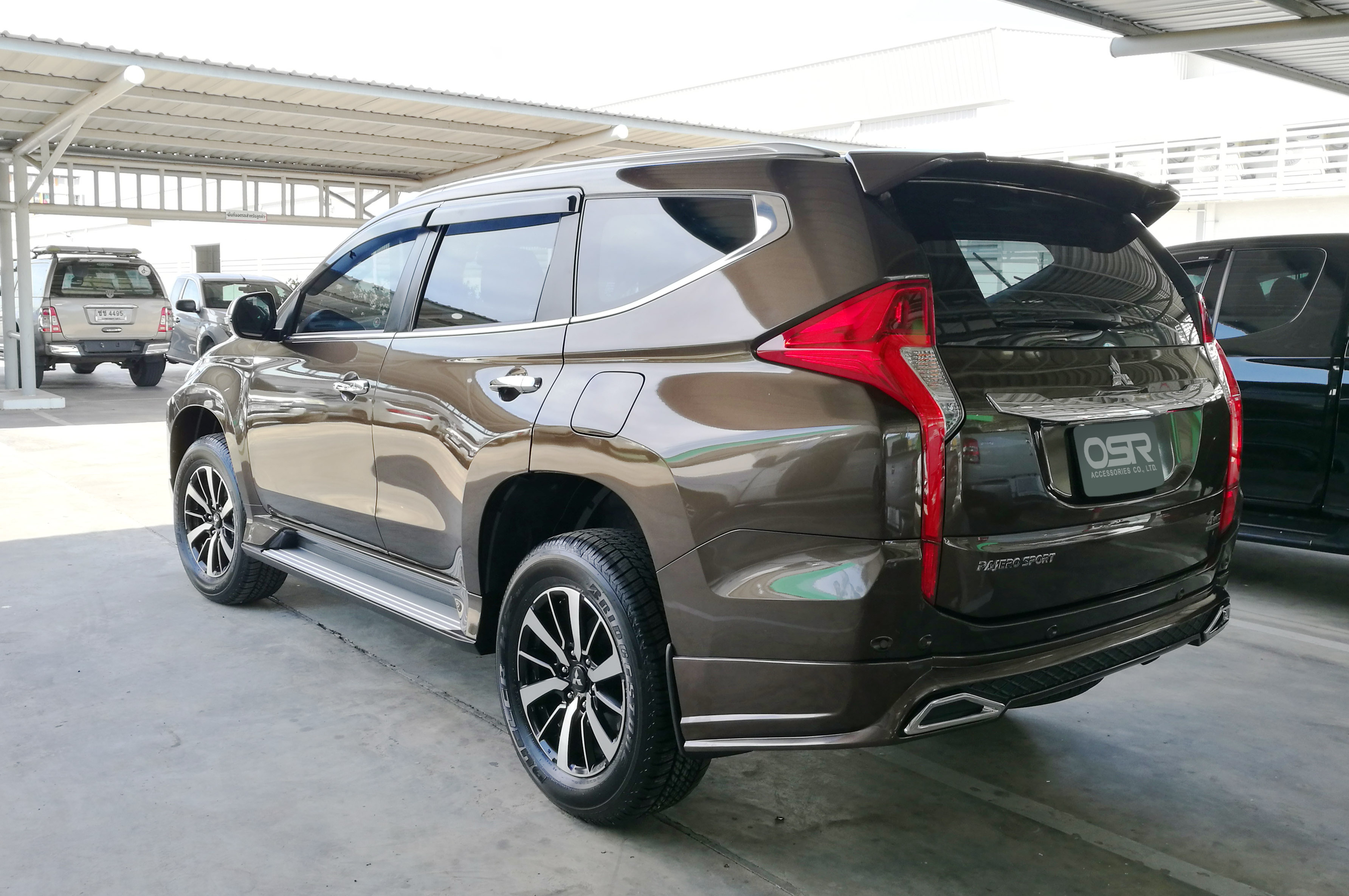 ชุดแต่งรถ สเกิร์ต-สปอยเลอร์ Pajero Sport 2016 ทรง AT-2 by OSR