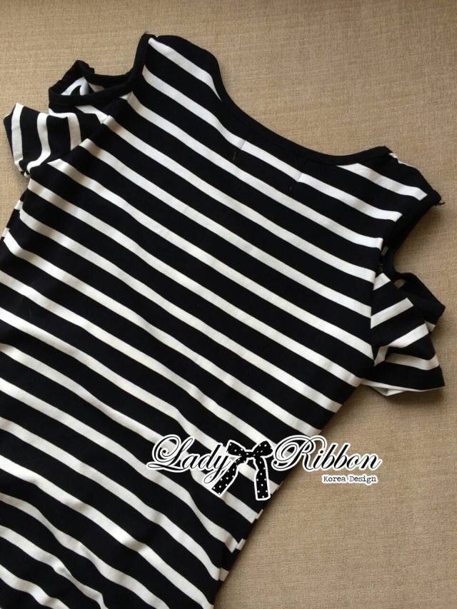 Sale++Lady Ribbon ** D7882**อก34-38**Lady Monica Sassy Body-Con Striped Dress เดรสทรงบอดี้คอนพิมพ์ลายทาง cut-out ช่วงไหล่ เหมาะกับสาวตัวเล็กๆ ตัวนี้ทรงชุดจะเป็นแบบบอดี้คอนเข้ารูป เน้นสัดส่วน มีดีเทลเก๋ๆช่วงไหล่ เป็นทรงคัทเอาท์เปิดไหล่บางส่วน เหมาะกับสาวสไ