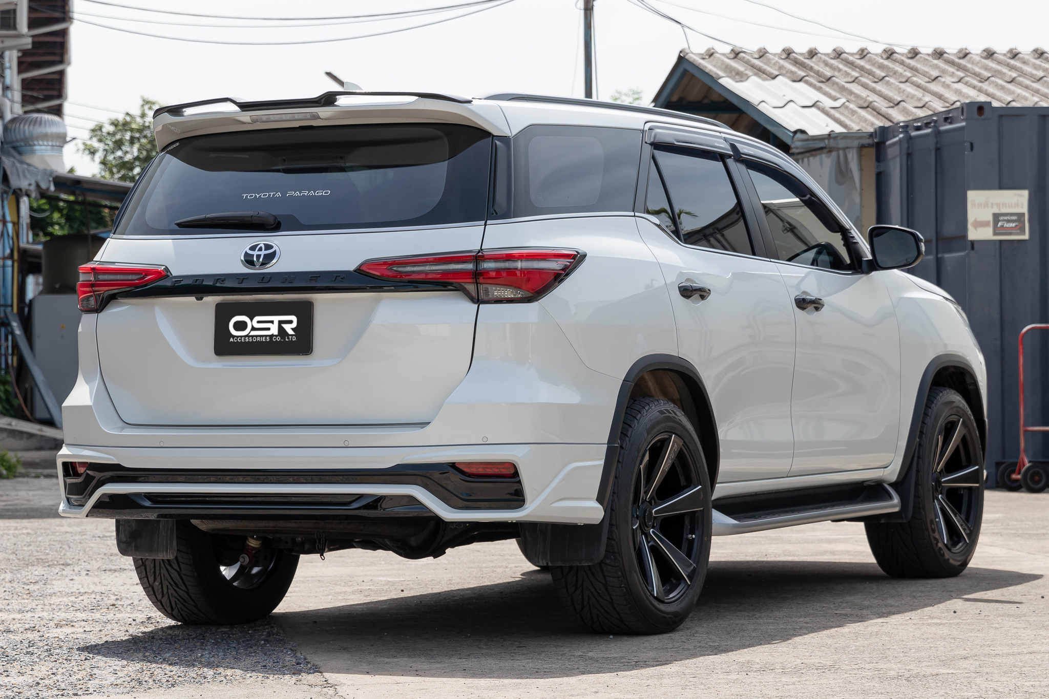 ชุดแต่งรถ-สเกิร์ต-อุปกรณ์แต่งรถ Toyota Fortuner 2020 รุ่นมาตรฐาน (Facelift) ทรง Fair FD-4