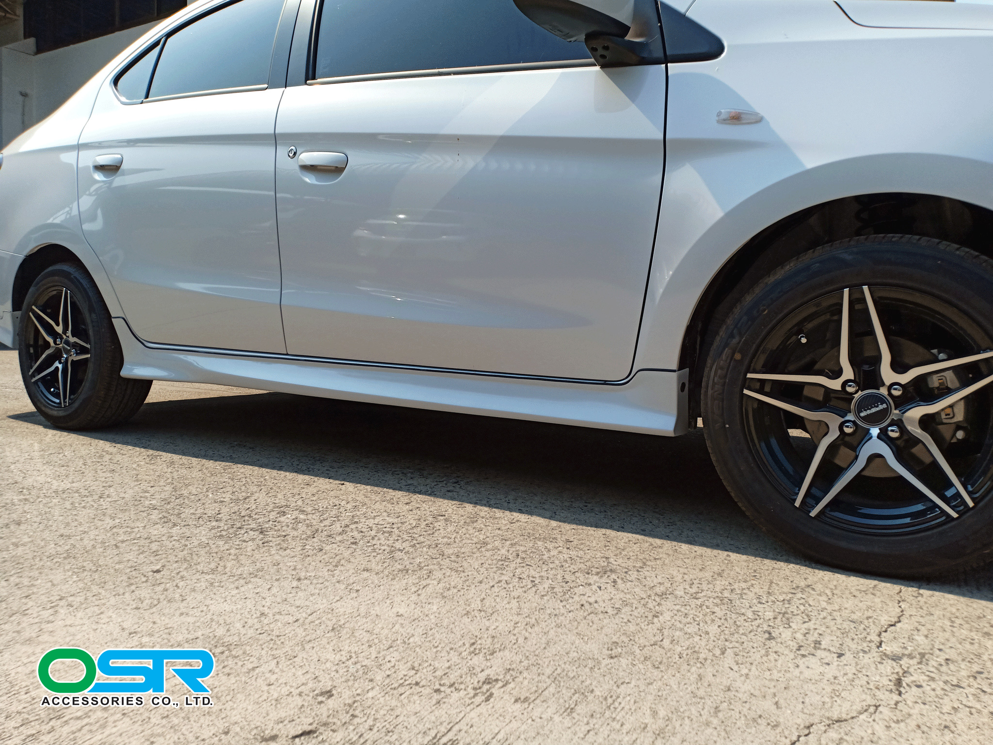 ชุดแต่งรถ สเกิร์ต-สปอยเลอร์ New Mitsubishi Attrage ทรง OEM By OSR