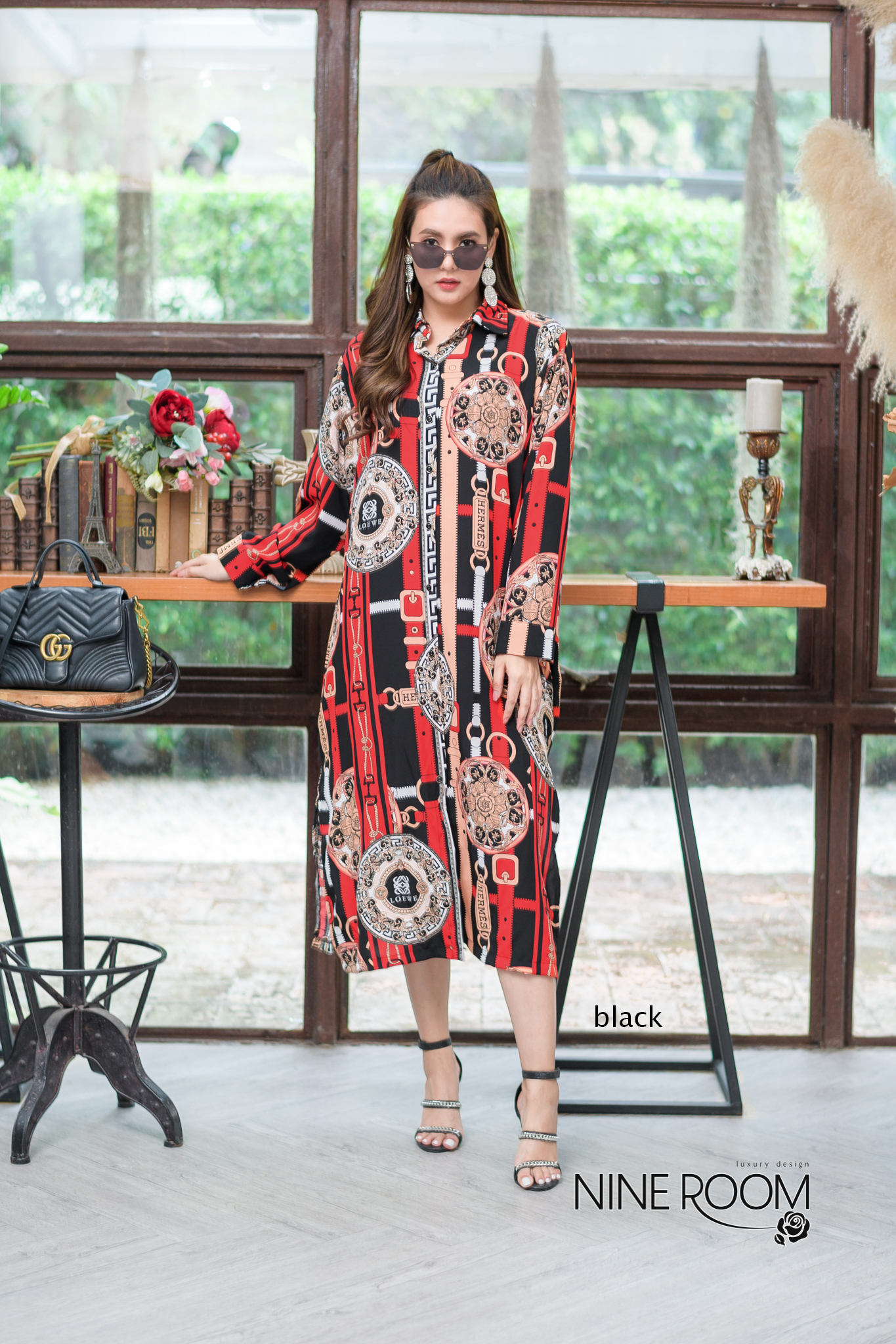 SaLe+++#Nine Room 14106 MAXI SHIRT - แม๊กซี่เชิ๊ตแขนยาวคอปก พร้อมสาบกระดุมยาวด้านหน้า ใช้ผ้าโพลี่ฯผสมซิลล์เกรดพรีเมี่ยม (PREMIUM POLY MIX SILK ) เนื้อผ้าดี ตัวผ้านุ่ม ไม่คัน มีความโดดเด่นด้วยงานพิมพ์ลายไฮแบรนด์ทั้งตัว มาพร้อมกระเป๋าข้างค่ะ •Color |3สี 1.