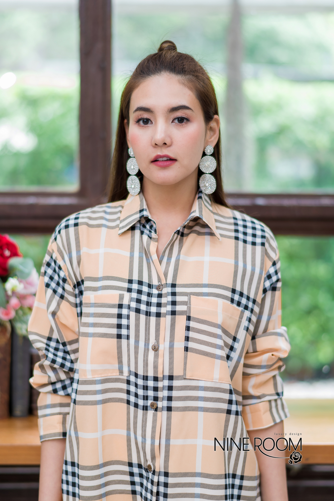 SaLe++B3606 เสื้อเชิ๊ตแขนยาวคอปกพร้อมสาบกระดุมยาวด้านหน้า ใช้ผ้าซิลล์ผสมโพลี่ฯผสมซิลล์ (poly mix silk) ผ้านุ่มผิวสัมผัสดี ใส่สบาย เพิ่มความโดดเด่นด้วยลายพิมพ์สไตล์ไฮแบรนด์ ค่ะ •Color |3 สี 1.CREAM/ครีม 2.NAVY BLUE/กรม 3.PINK/ชมพู •Size อก46"สะโพก48&q