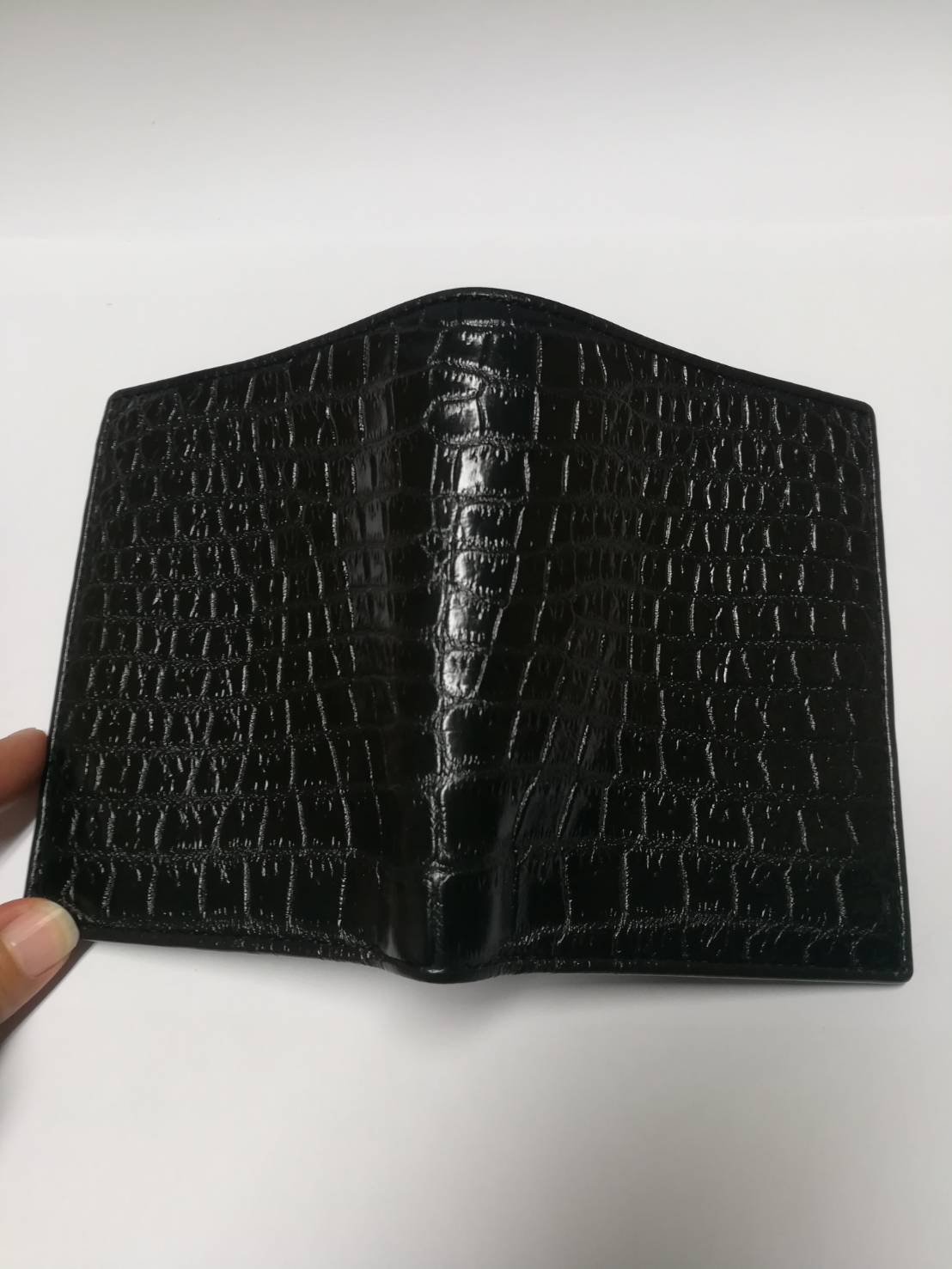 กระเป๋าหนังจระเข้แท้ทรงตั้ง หนังท้อง