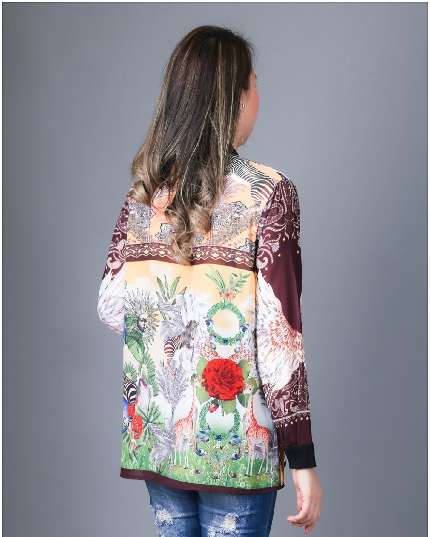 Sale+++#Blueberry Nights B3655 เสื้อทูนิคเชิ้ตแขนยาวพิมพ์ลายทั้งตัว ผ้าโพลีเอสเตอร์ผสมชีฟองเนื้อนุ่มสวยสุดหรู ผ้าเนื้อดีสัมผัสนุ่มใส่สบายมากๆค่ะ ดีเทลผ้าพิมพ์ลายทั้งตัวสวยคมชัดสีสดใสเกรดพรีเมี่ยม แพทเทิร์นคอวีทูนิคกระดุมหน้า3เม็ด ปลายแขนเชิ้ตติดกระดุม &#x