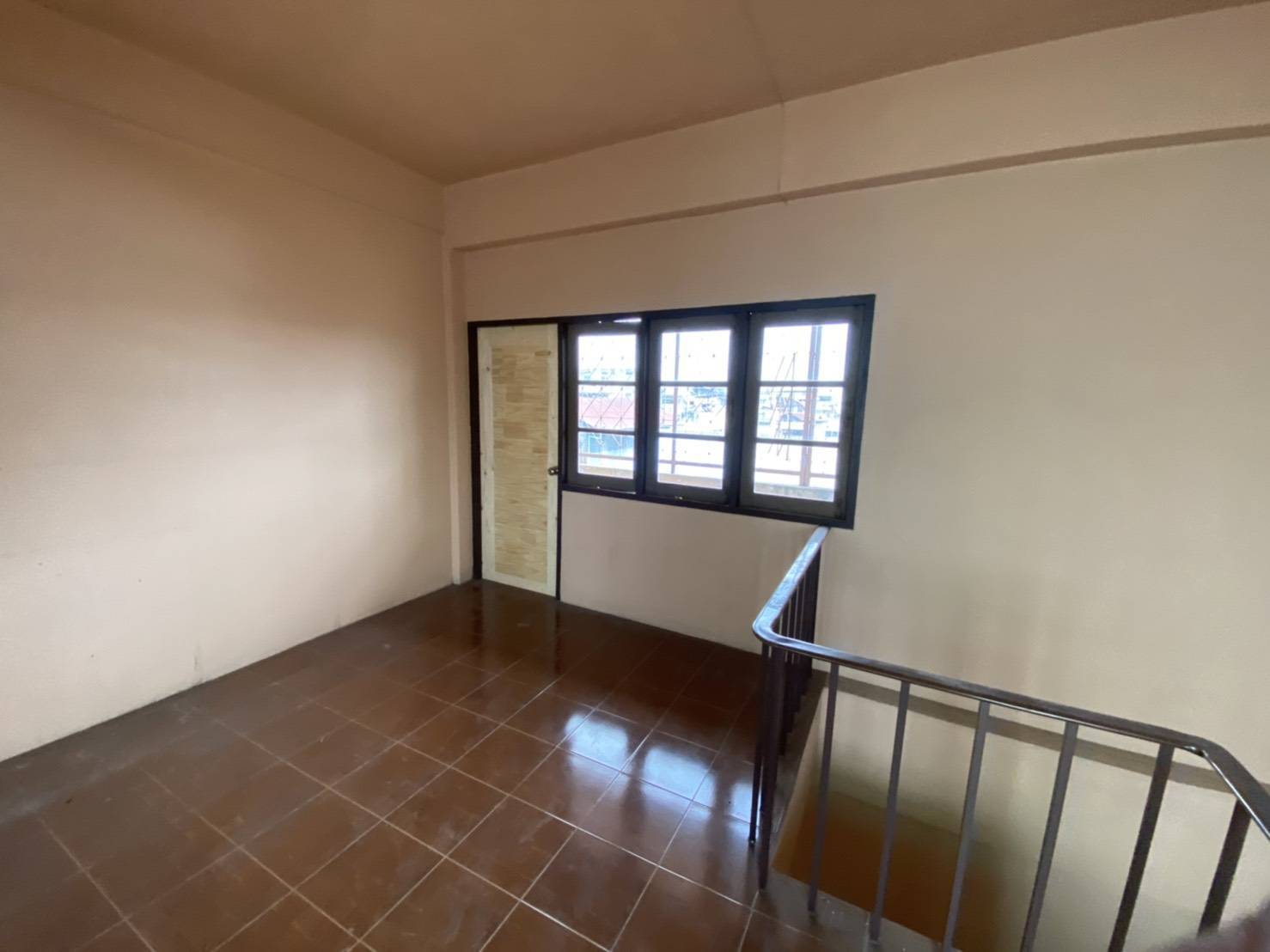 76938-ขายอาคารพาณิชย์ ซอยไกรเกรียงยุค วชิรปราการ ชลบุรี