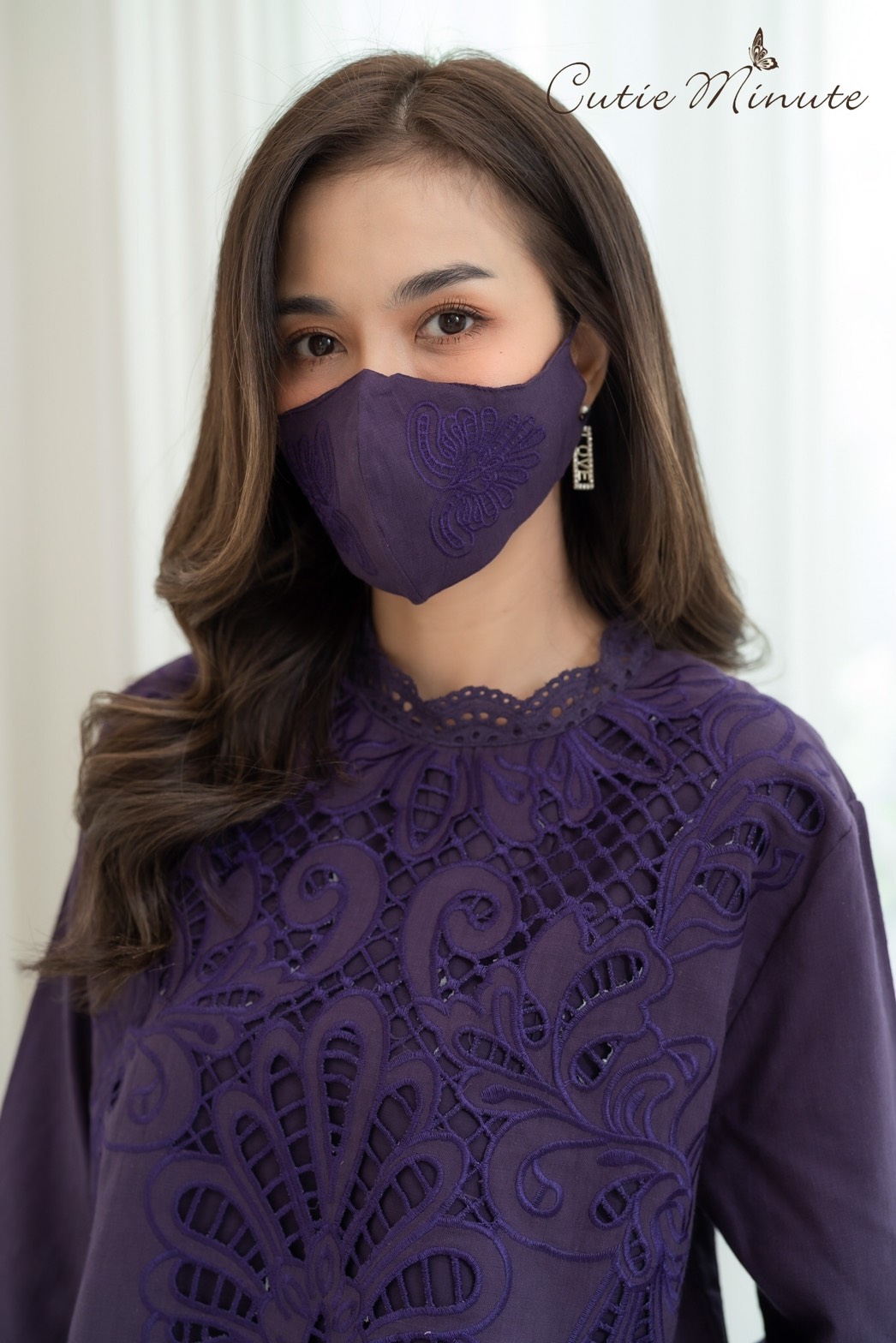 SaLe++14015**ชุดเซ็ท+Maskขาสั้นผ้าลินินเกรดพรีเมี่ยม เนื้อผ้าดี งานดีเทลปักฉลุทั้งตัวสวยมากค่ะ อลังการสุดๆ แต่งขอบตัวผ้าลูกไม้ ชุดเซ็ทดีไซน์สวยเก๋ มีซับในทั้งชุด กางเกงมีกระเป๋าซ่อน ชุดสวยผ้าดีใส่สบาย เหมาะกับอากาศบ้านเรามากๆค่ะ ** Mask ทรงสวยปรับเข้ากับโ