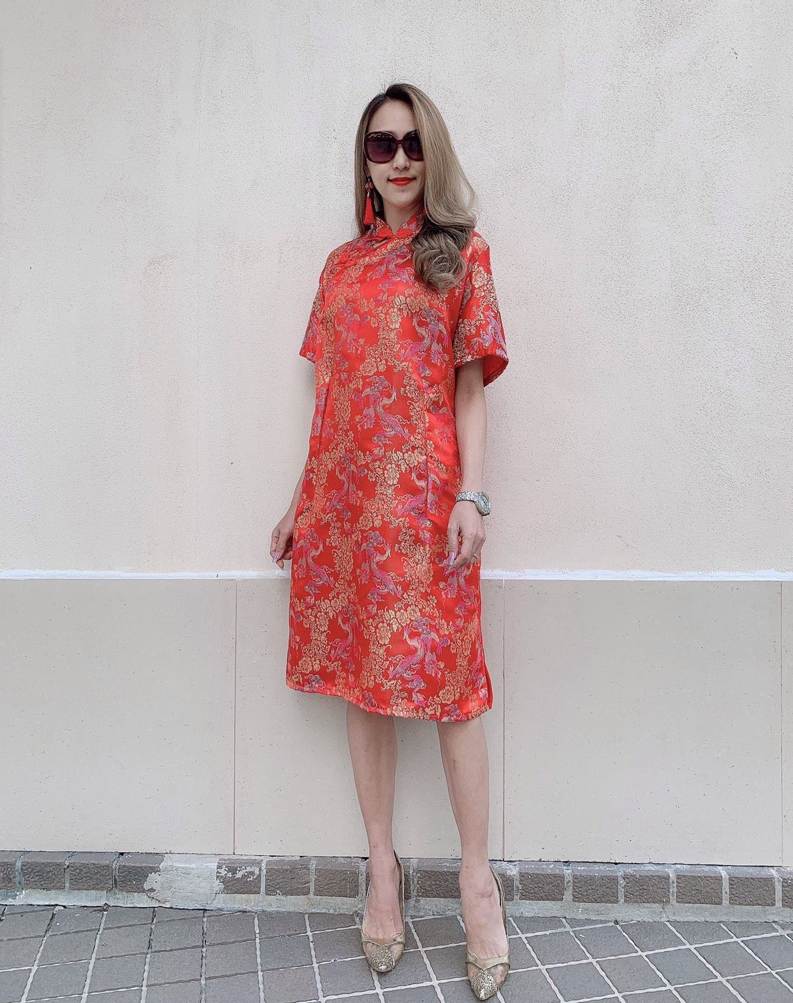 Sale+++# TA-TA-RA 14120 เดรสกี่เพ้า ด้านหน้าผ้าSilk Saltin ทอลายมังกรลายมงคล ตัดลายสวยหรูสีทอง ด้านหลังผ้าพื้น คอจีน กระดุมจีน มีซิปหลังค่ะ ใส่สวย รวย ปังคร้า SIZE : FREESIZE • อก44" • เอว42" • สะโพก46" • วงแขน22" • แขนยาว8.5" • ย