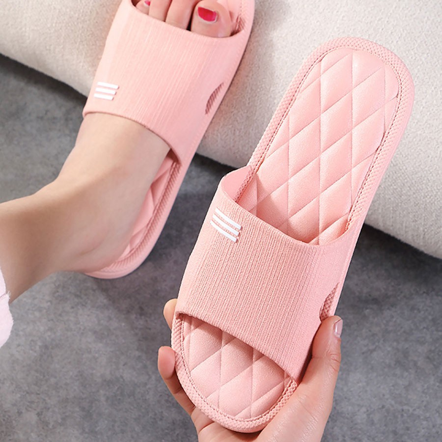 รองเท้าใส่ในบ้าน รองเท้าแตะผู้หญิงผู้ชาย รองเท้าแตะแบบสวม รองเท้ายาง ใส่ในบ้าน /ห้องน้ำ นุ่มใส่สบาย ไม่อับชื้น occomall