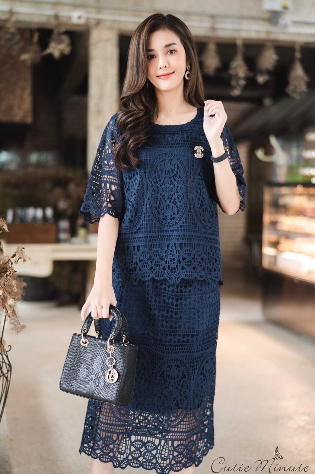 SaLe++13938**อก44**ชุดเซ็ทกระโปรงลูกไม้เนื้อหนาเกรดพรีเมี่ยม ลูกไม้ลายโมเดิร์น เลือกใช้ลายเชิง มีซับในทั้งตัว เสื้อมีซิปซ่อนด้านหลังชุดสวยมากค่ะ จะใส่ไปงานแต่ง งานบุญก็สวยมากค่ะ มี 6 สี ฟ้าตุ่น มัสตาร์ด ม่วง เขียว ชมพูกะปิ กรม -เสื้อ- อก ฟรีไซส์ 44"