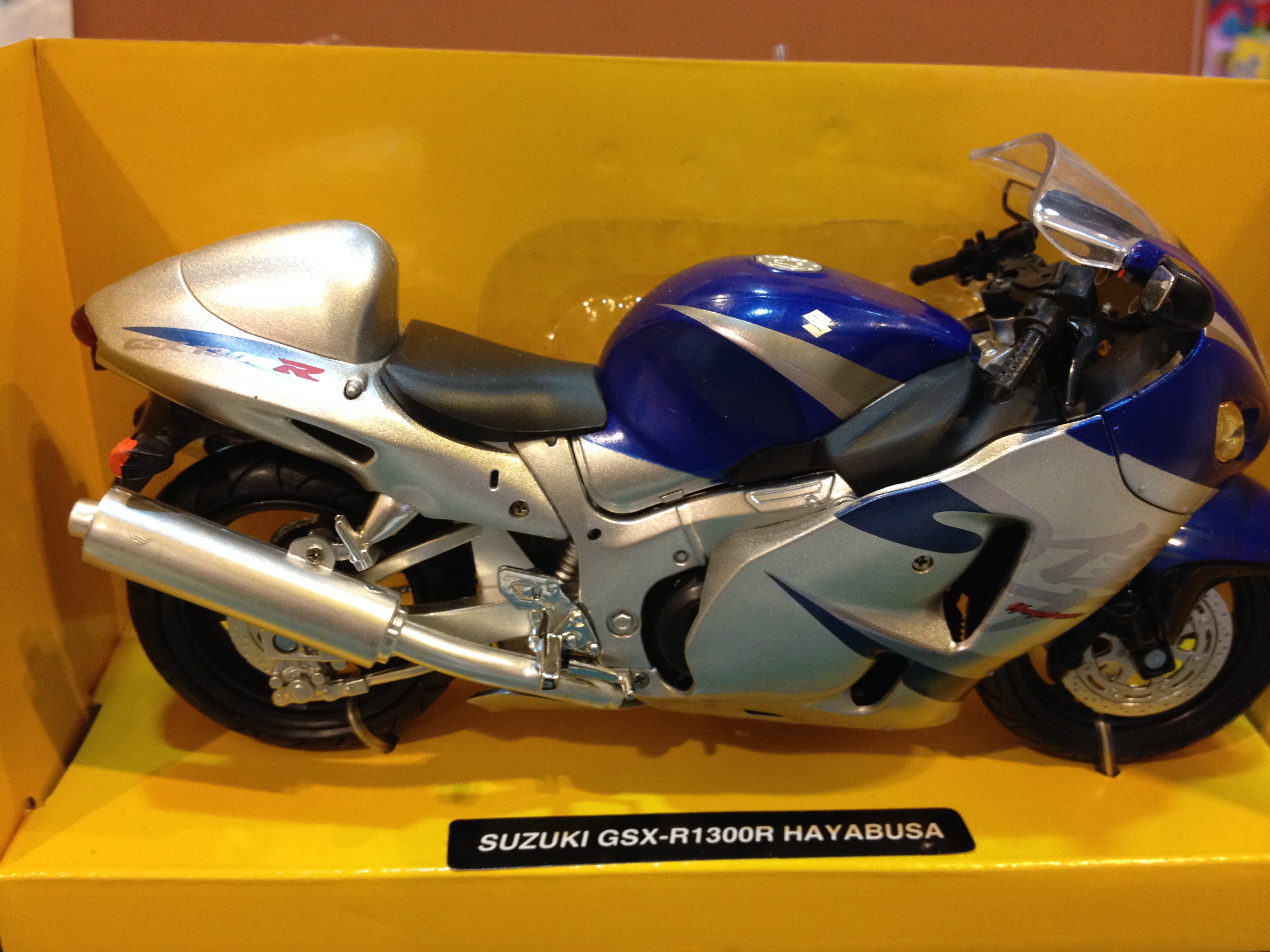 1:12 SUZUKI GSX-R1300R HAYABUSA
